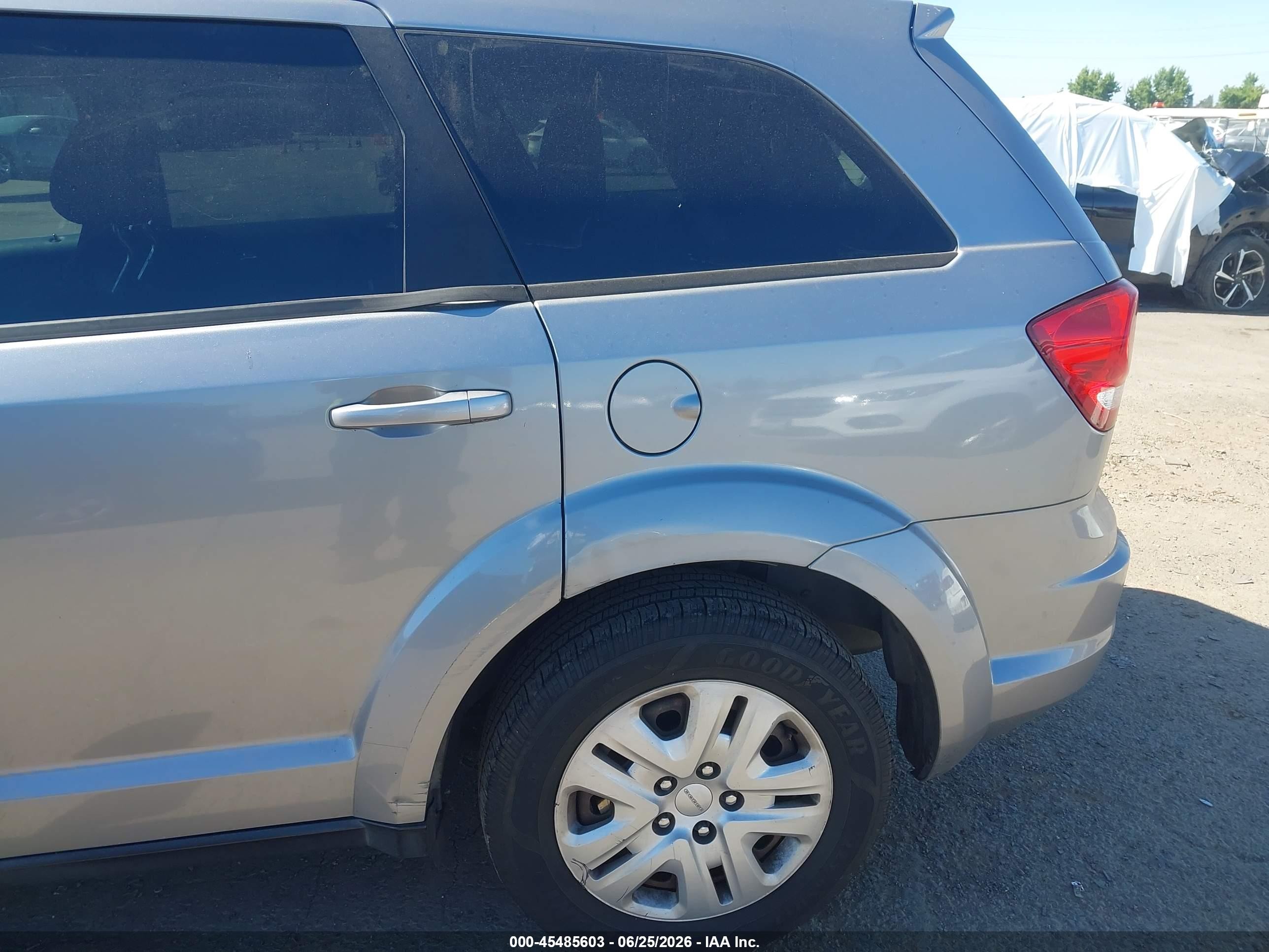 2015 Dodge Journey Se Silver vin: 3C4PDCAB8FT566195