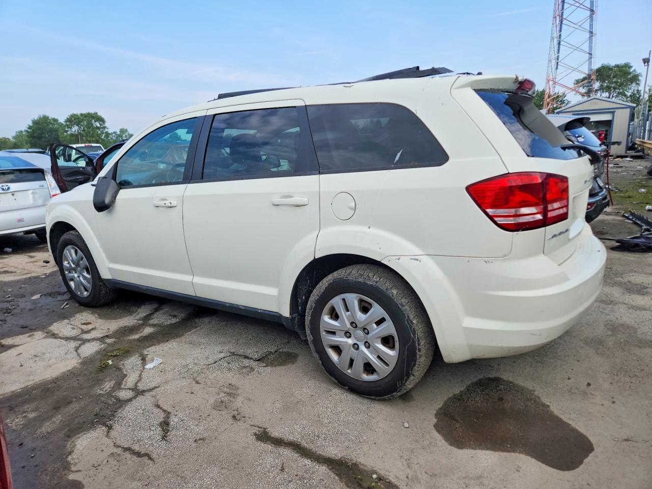 2018 Dodge Journey Se Белый vin: 3C4PDCAB8JT253558
