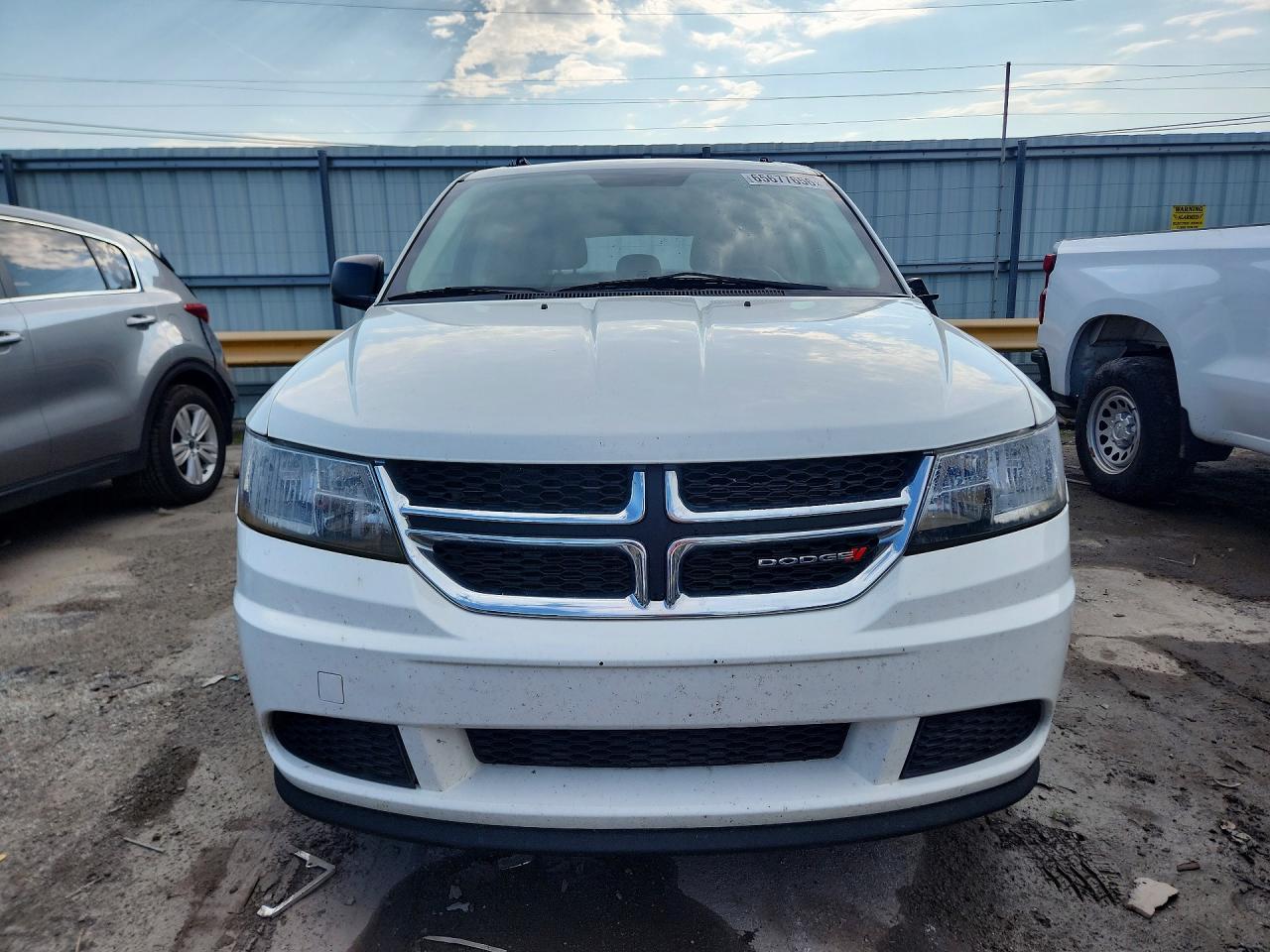 2018 Dodge Journey Se Белый vin: 3C4PDCAB8JT253558