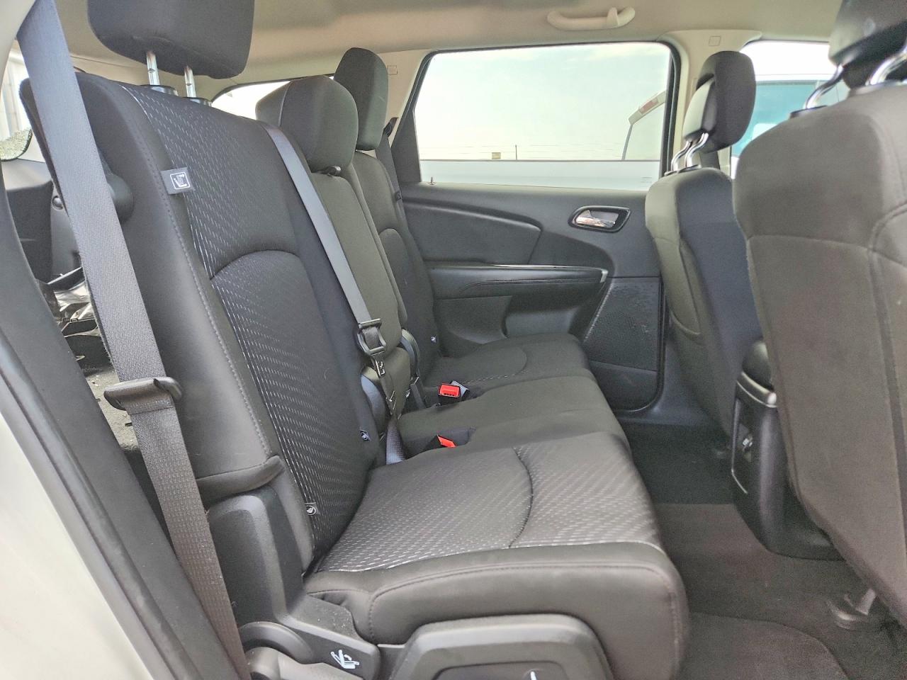 2018 Dodge Journey Se Белый vin: 3C4PDCAB8JT253558