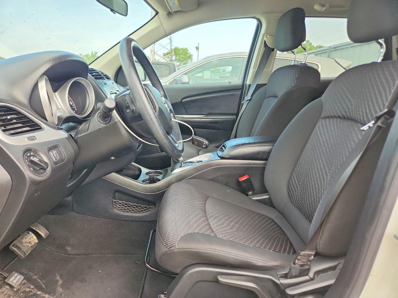 2018 Dodge Journey Se Белый vin: 3C4PDCAB8JT253558