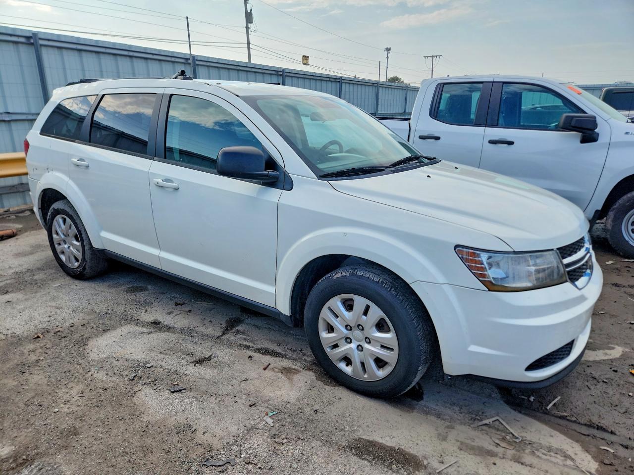 2018 Dodge Journey Se Белый vin: 3C4PDCAB8JT253558