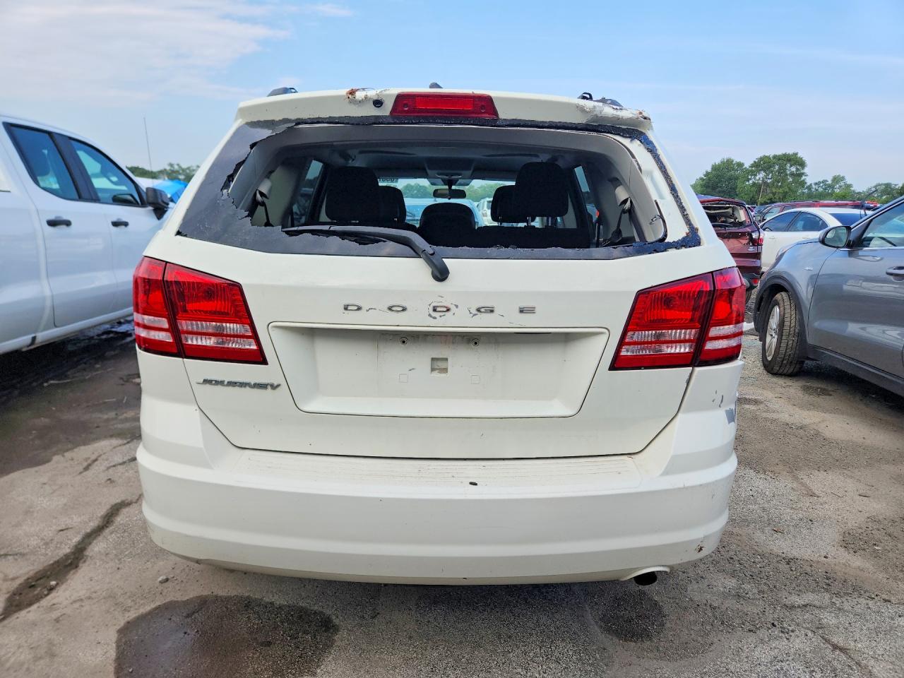 2018 Dodge Journey Se Белый vin: 3C4PDCAB8JT253558