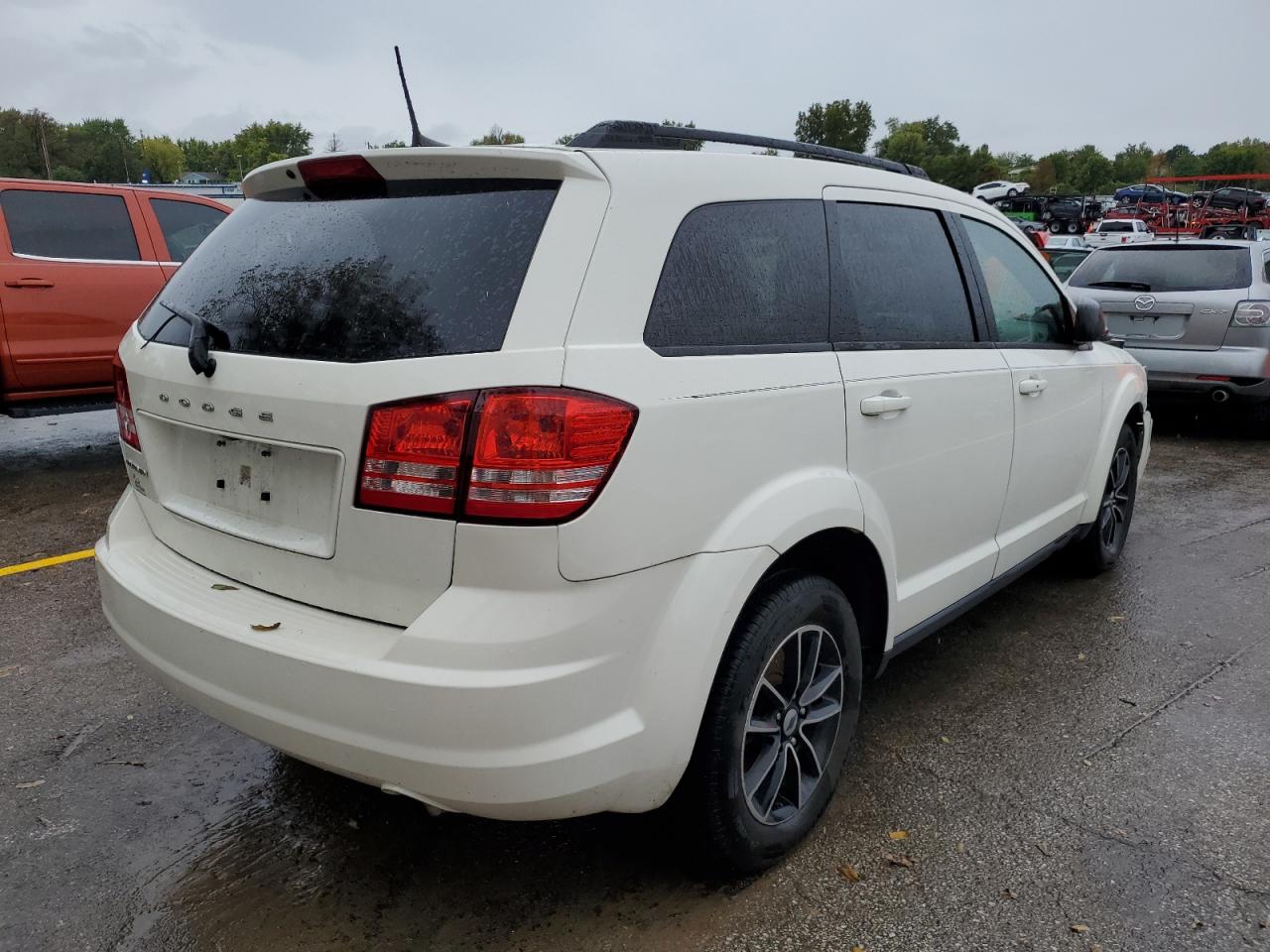 2018 Dodge Journey Se White vin: 3C4PDCAB8JT520231