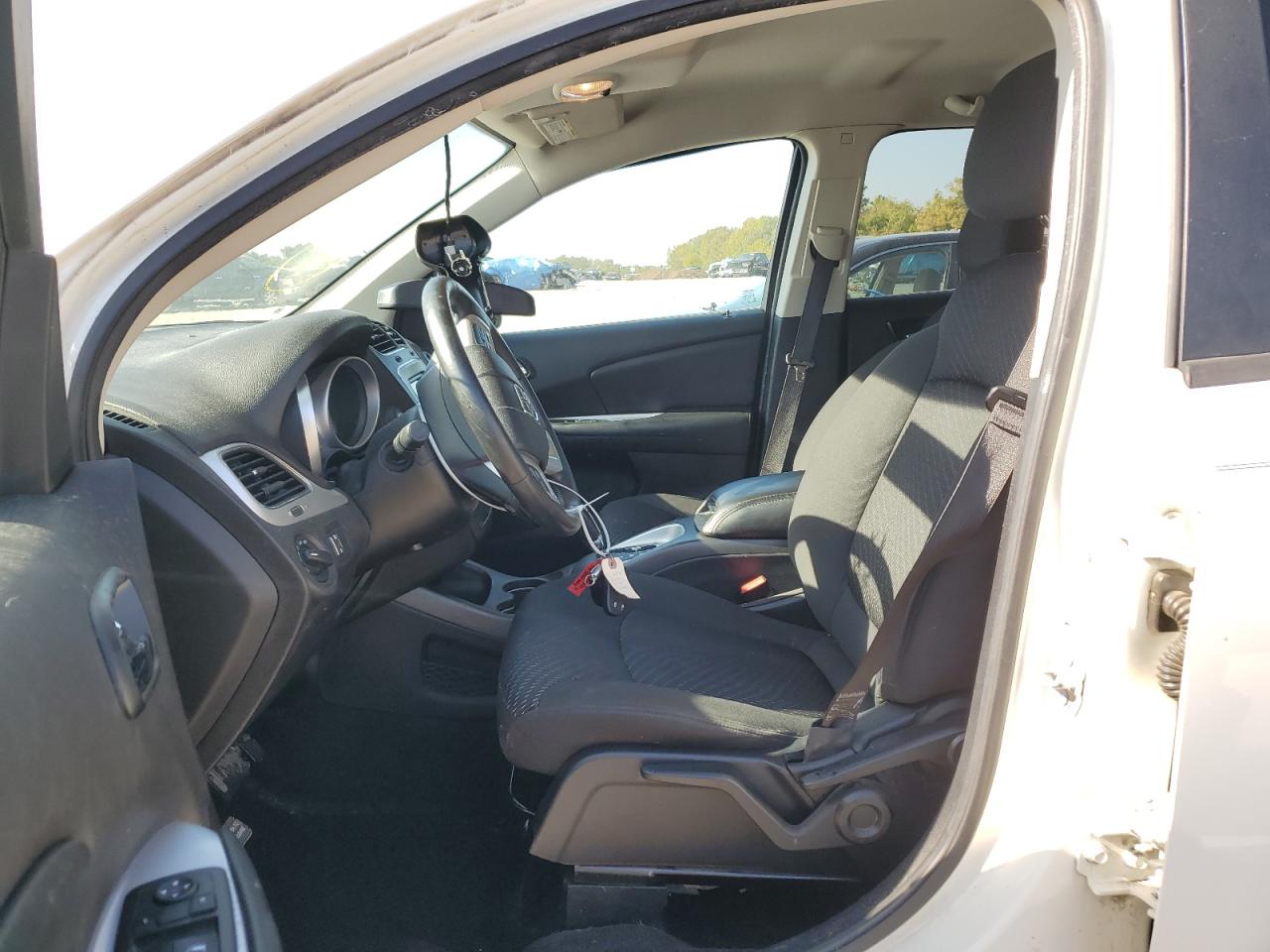 2018 Dodge Journey Se White vin: 3C4PDCAB8JT520231