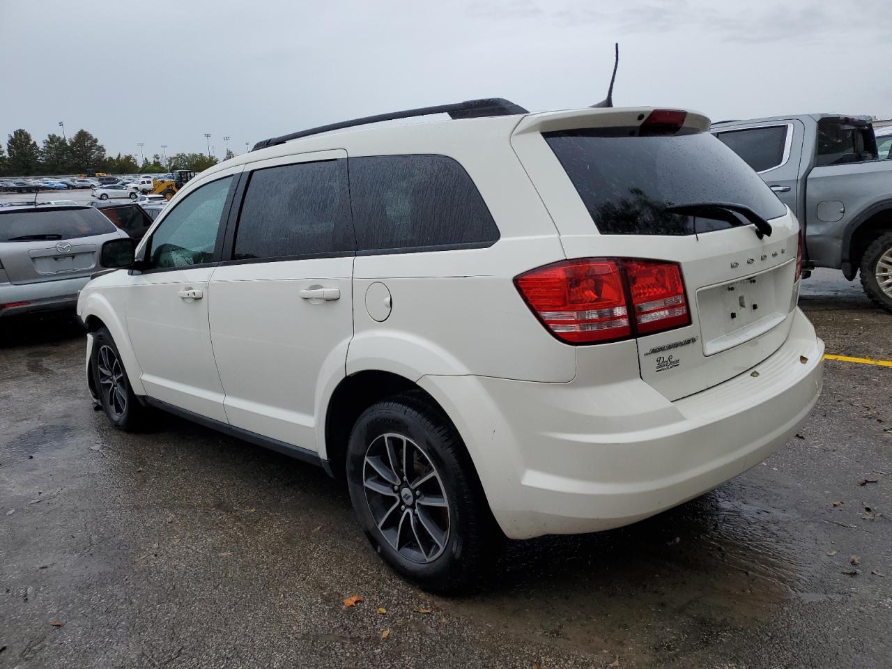 2018 Dodge Journey Se White vin: 3C4PDCAB8JT520231