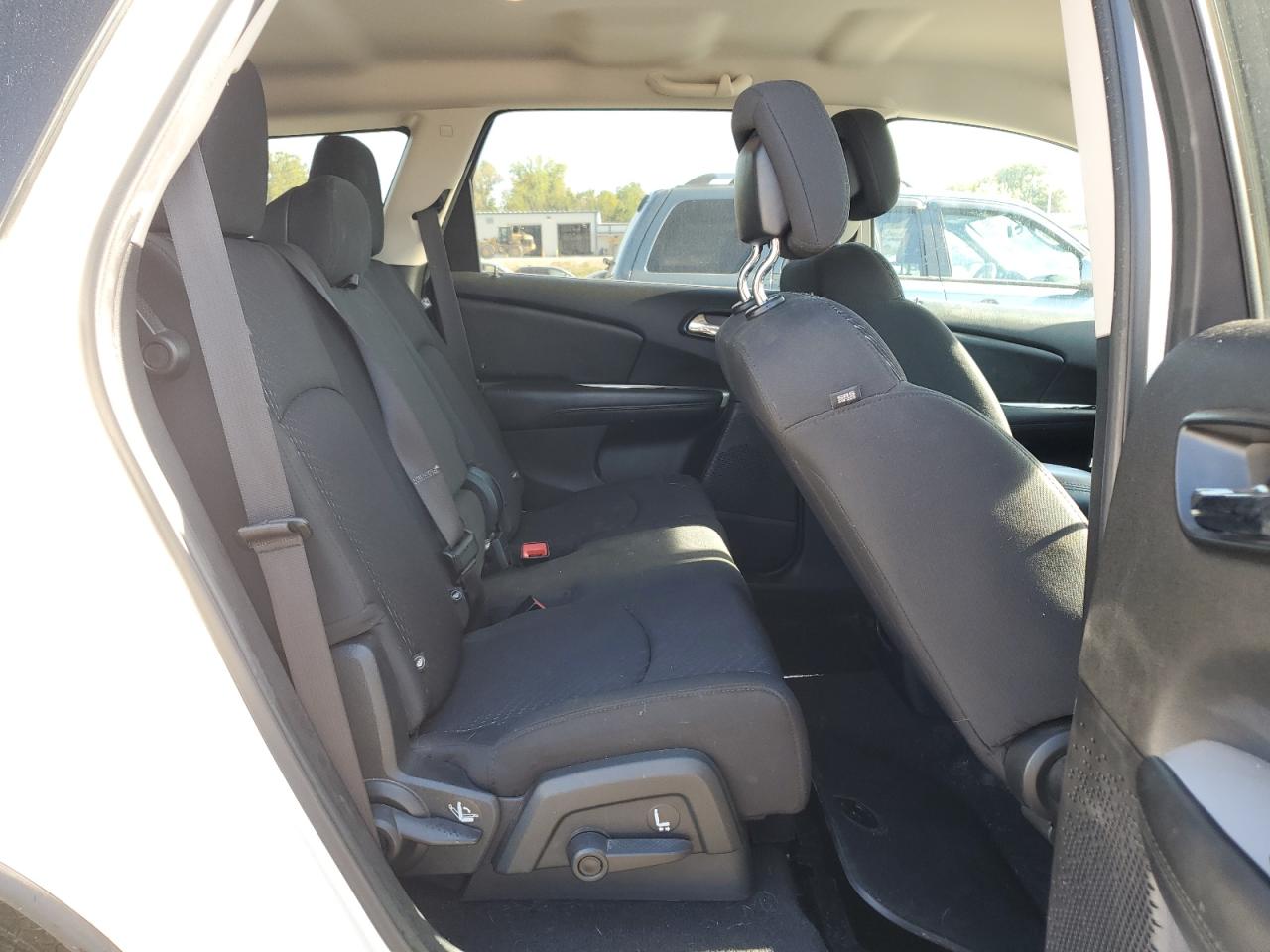 2018 Dodge Journey Se White vin: 3C4PDCAB8JT520231