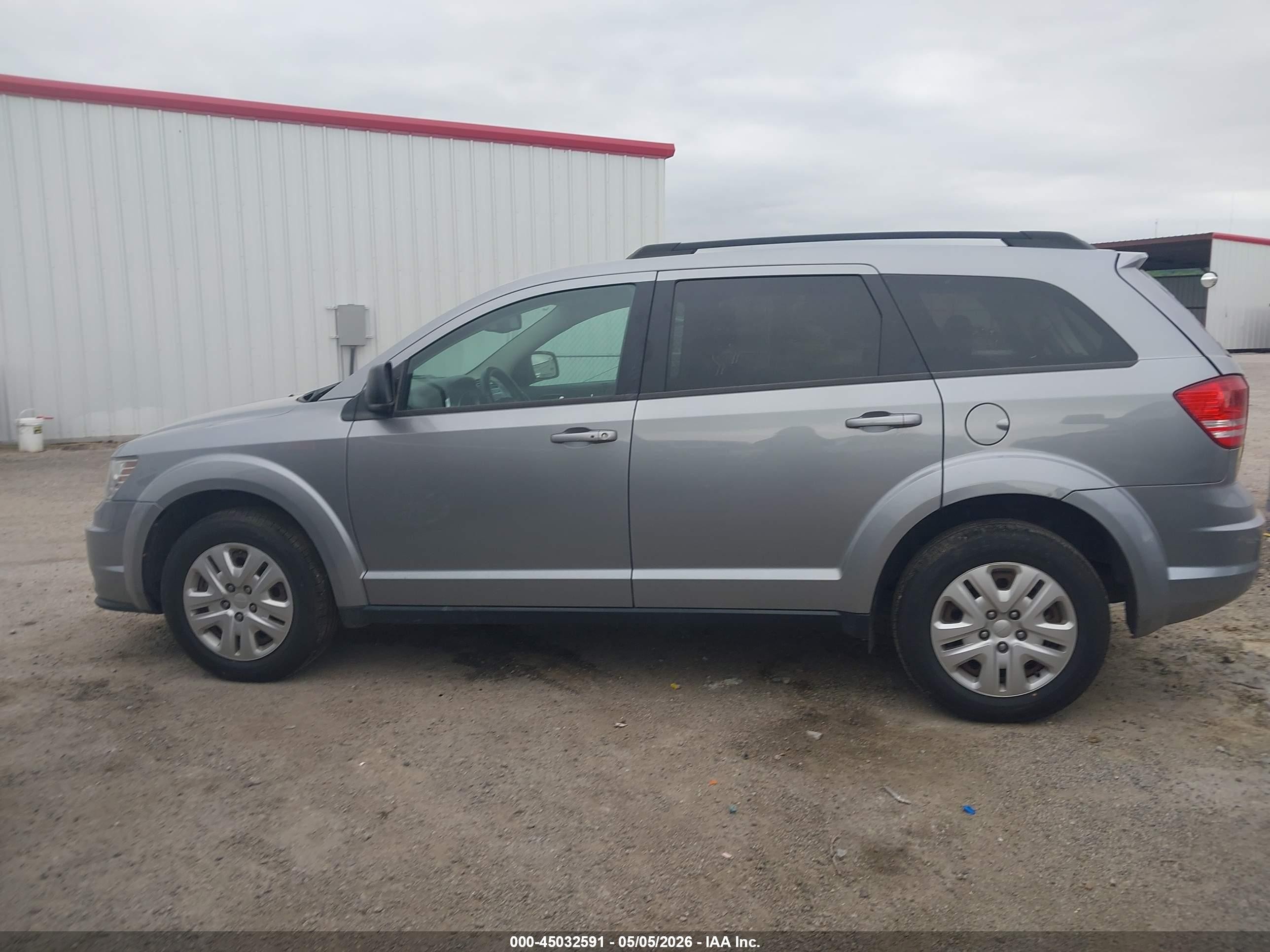 2016 Dodge Journey Se Silver vin: 3C4PDCAB9GT215555