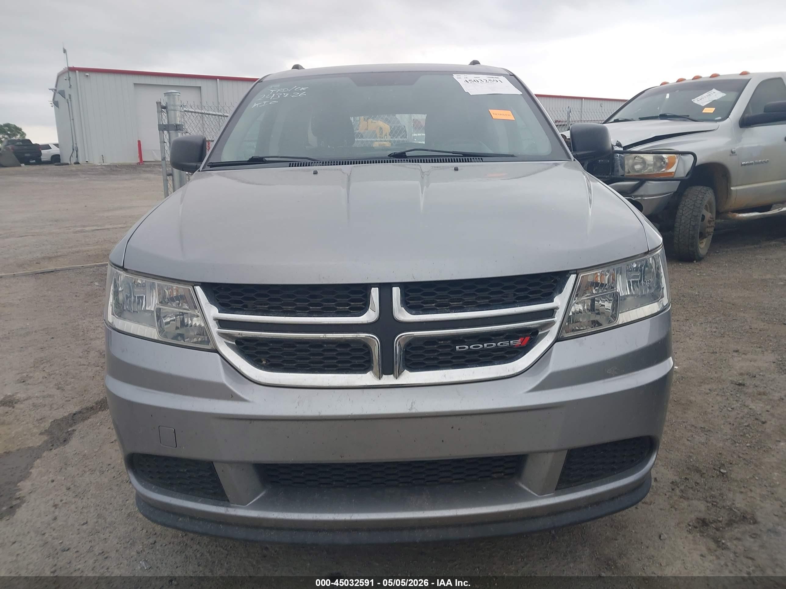 2016 Dodge Journey Se Silver vin: 3C4PDCAB9GT215555