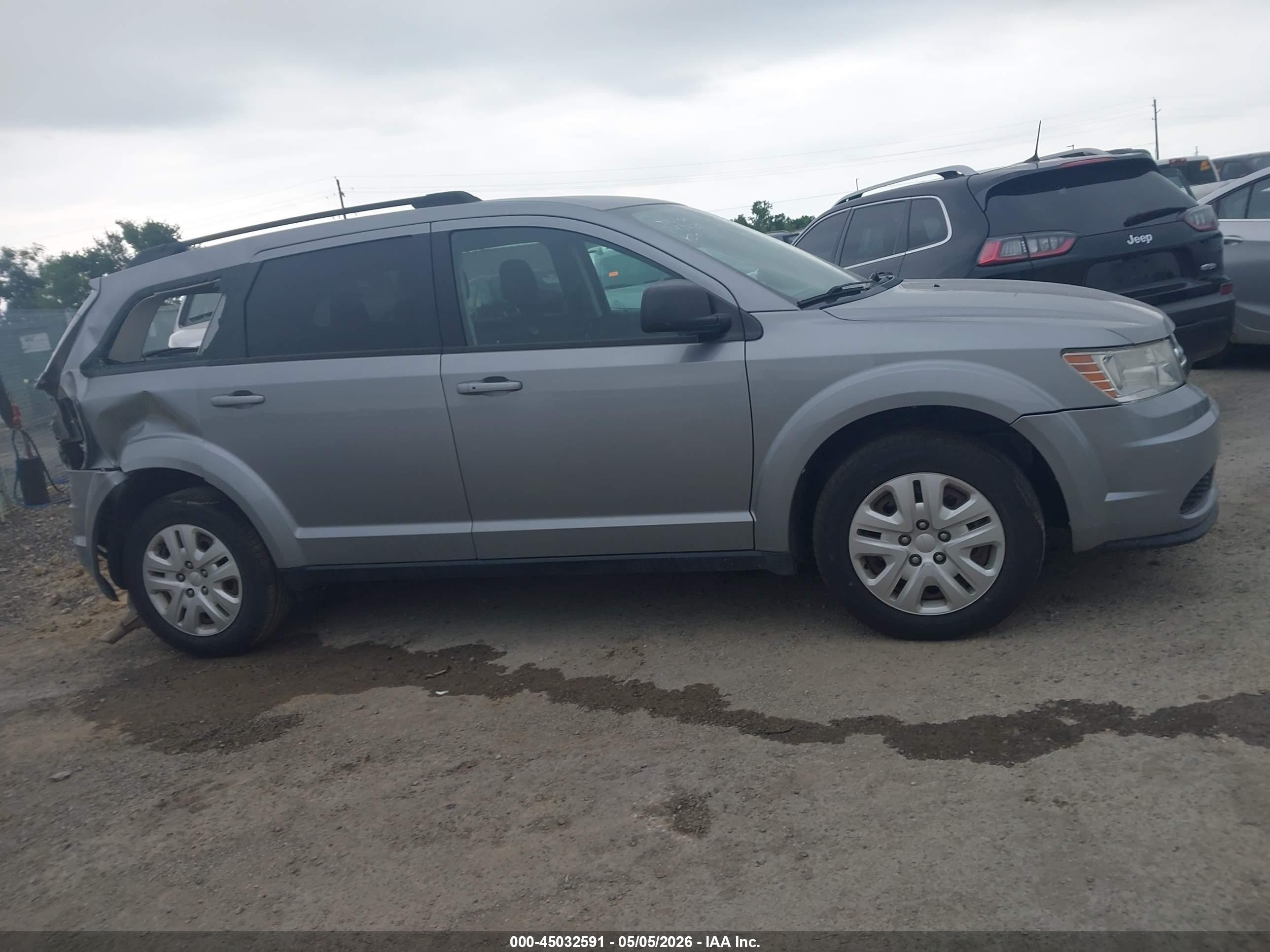 2016 Dodge Journey Se Silver vin: 3C4PDCAB9GT215555