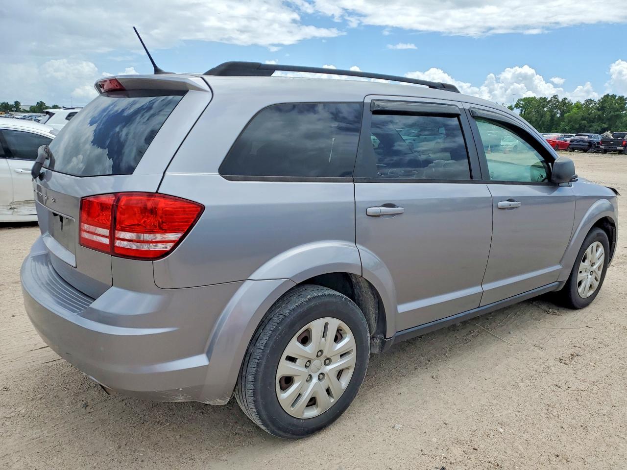 2017 Dodge Journey Se Silver vin: 3C4PDCAB9HT614354