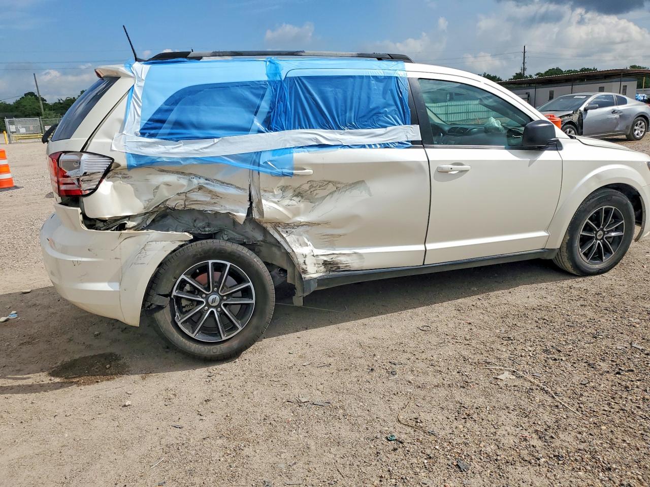 2018 Dodge Journey Se White vin: 3C4PDCABXJT445192