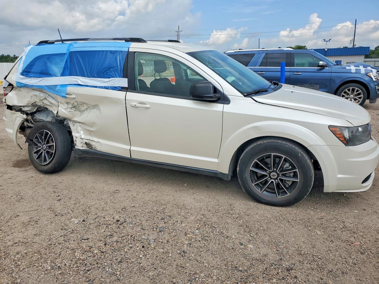 2018 Dodge Journey Se White vin: 3C4PDCABXJT445192
