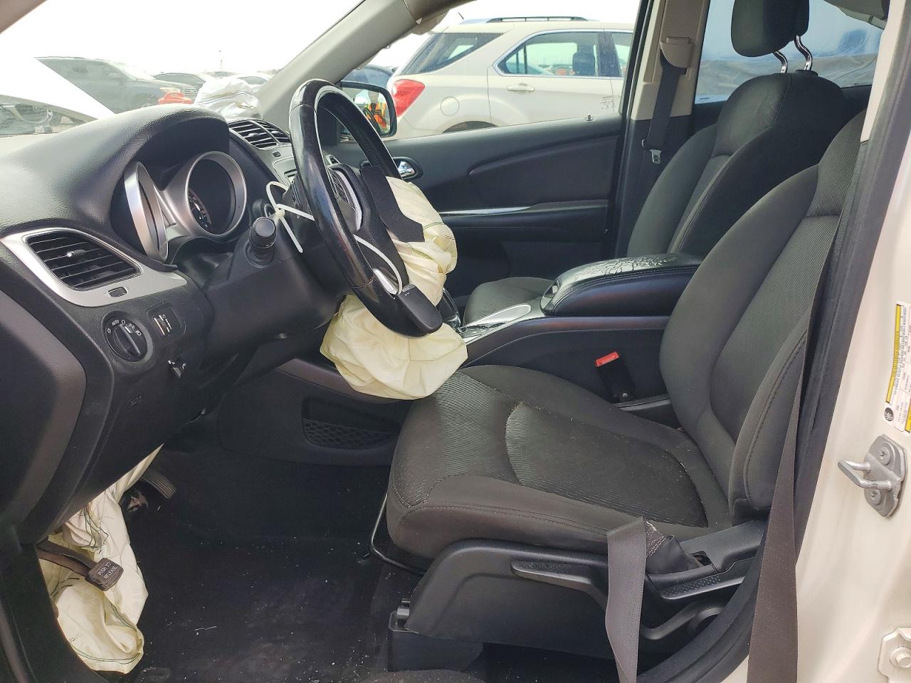 2018 Dodge Journey Se White vin: 3C4PDCABXJT445192