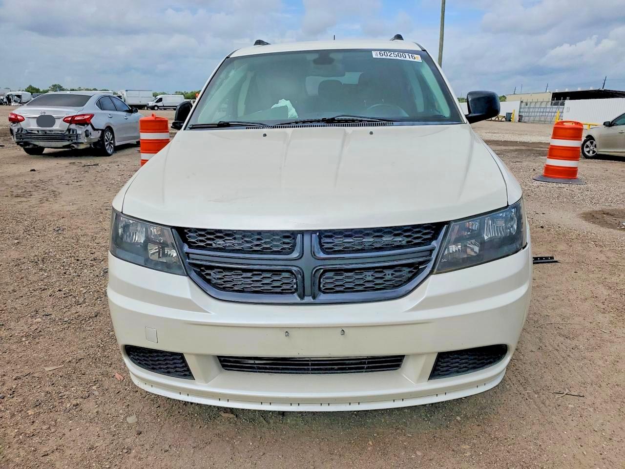 2018 Dodge Journey Se White vin: 3C4PDCABXJT445192