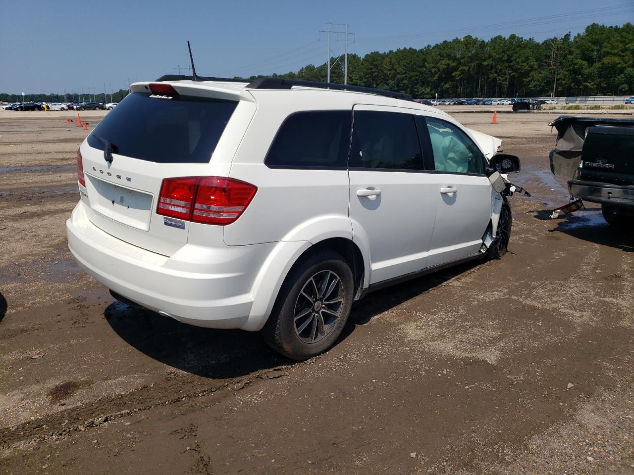 2018 Dodge Journey Se White vin: 3C4PDCABXJT535667