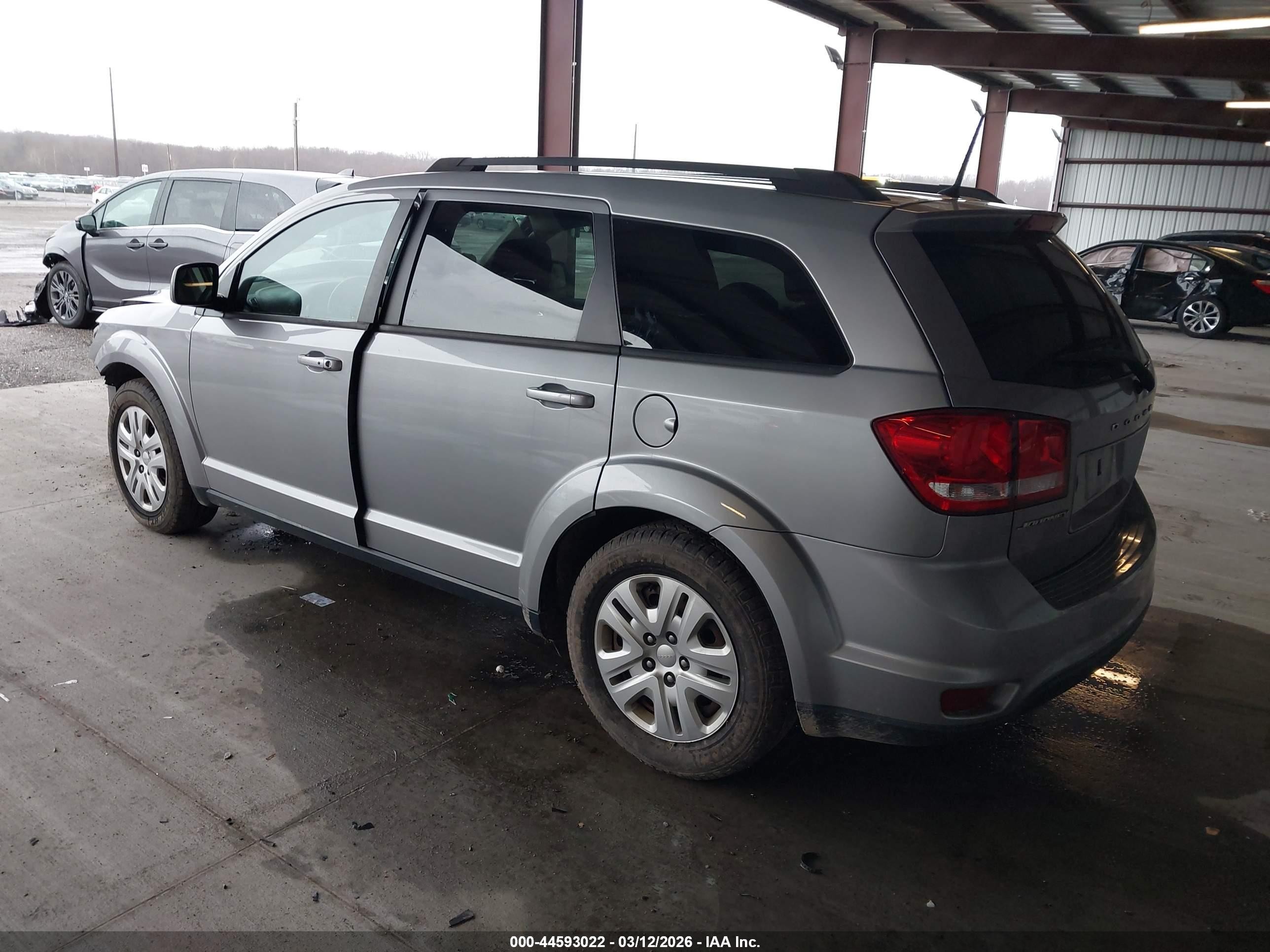 2019 Dodge Journey Se Silver vin: 3C4PDCBB2KT852374