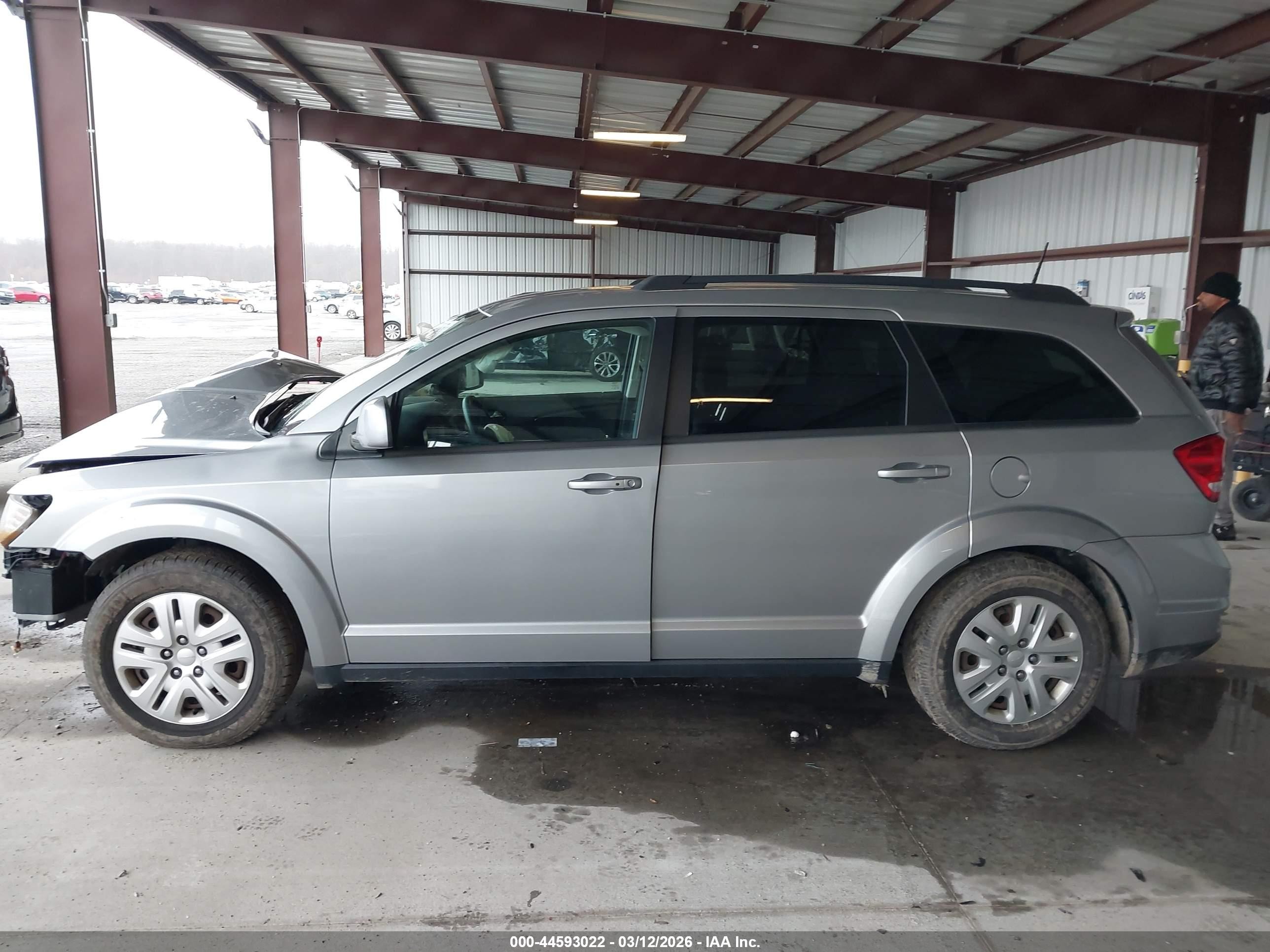 2019 Dodge Journey Se Silver vin: 3C4PDCBB2KT852374