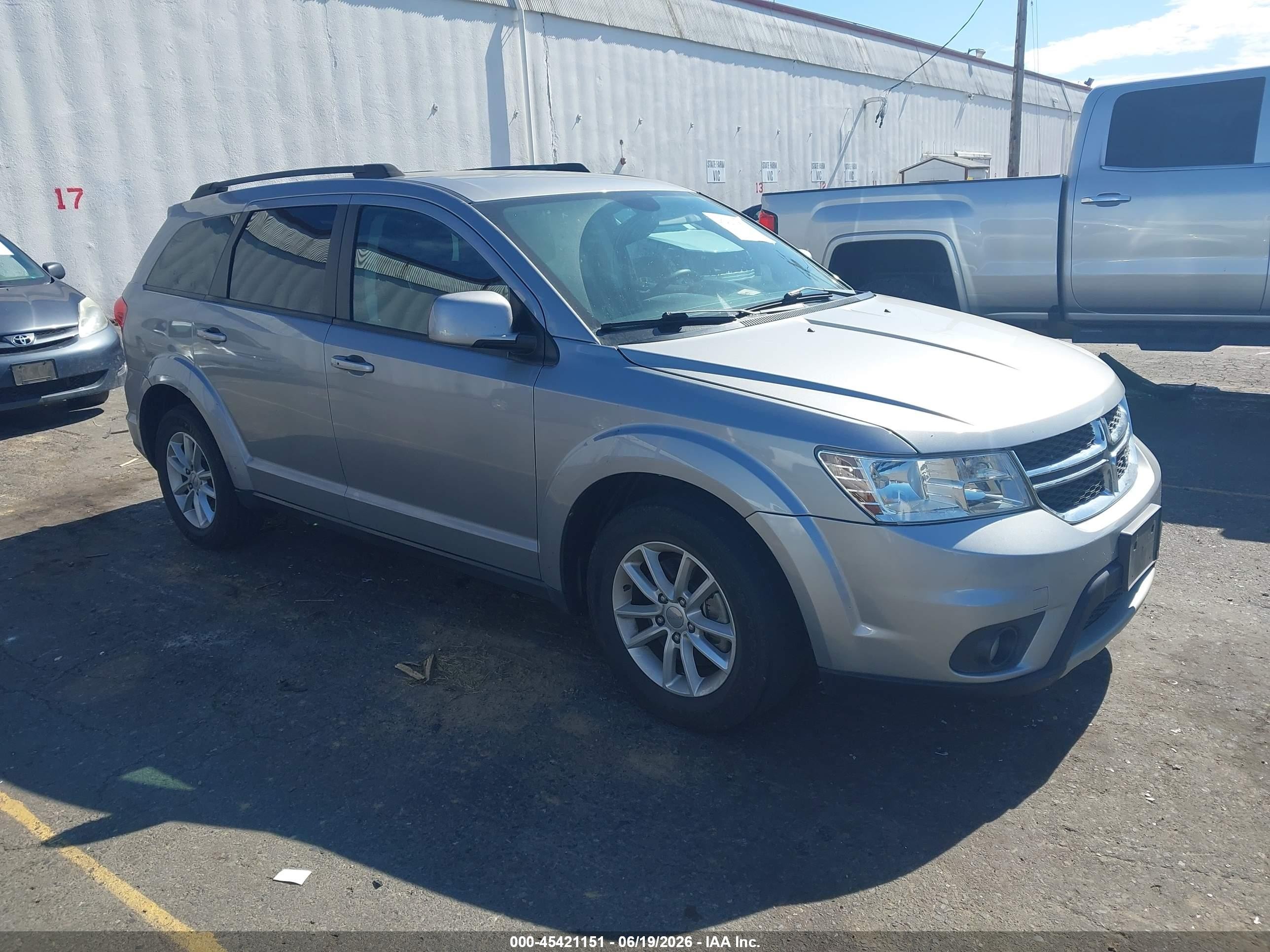 2015 Dodge Journey Sxt Silver vin: 3C4PDCBB9FT632106