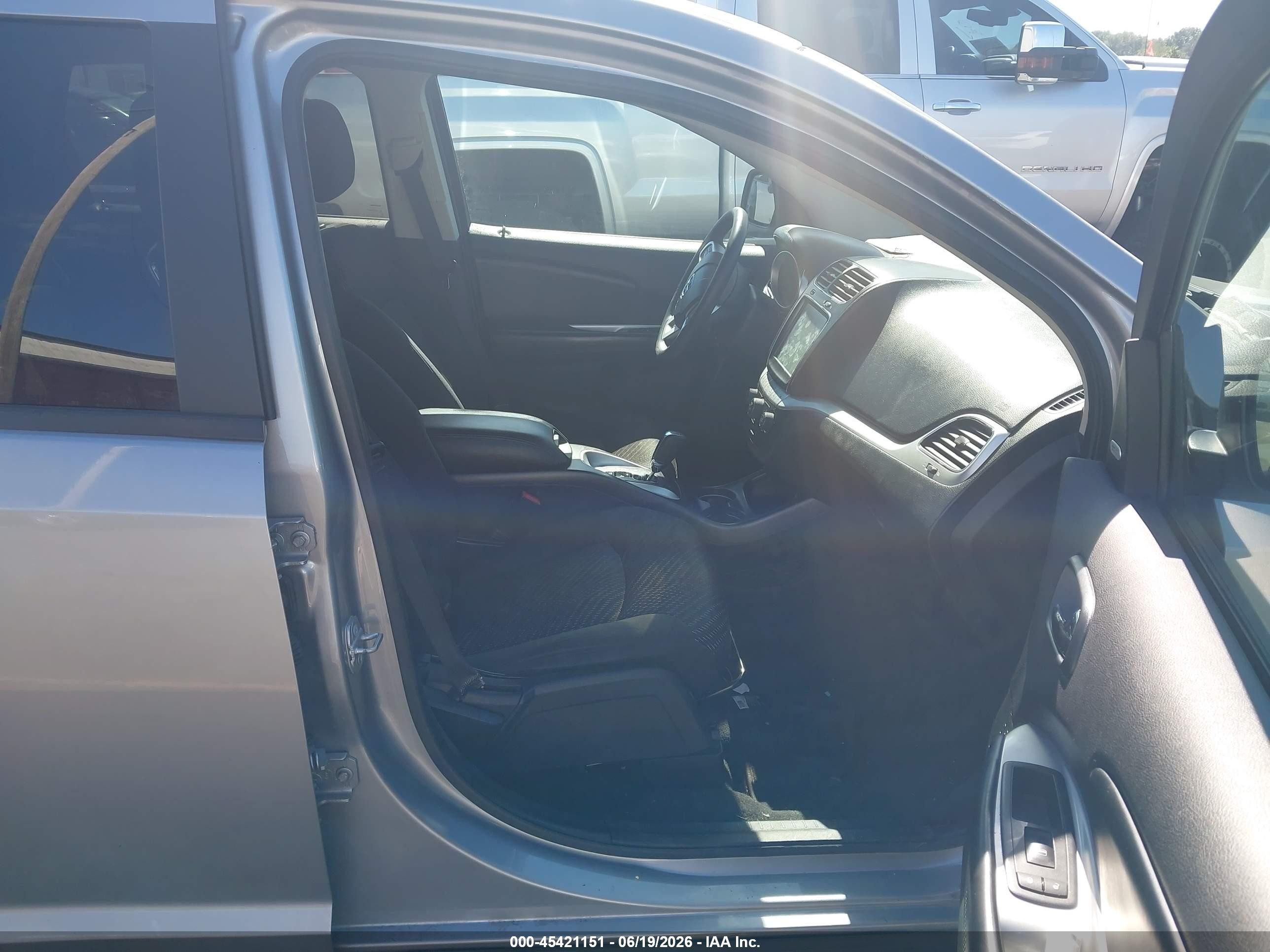 2015 Dodge Journey Sxt Silver vin: 3C4PDCBB9FT632106