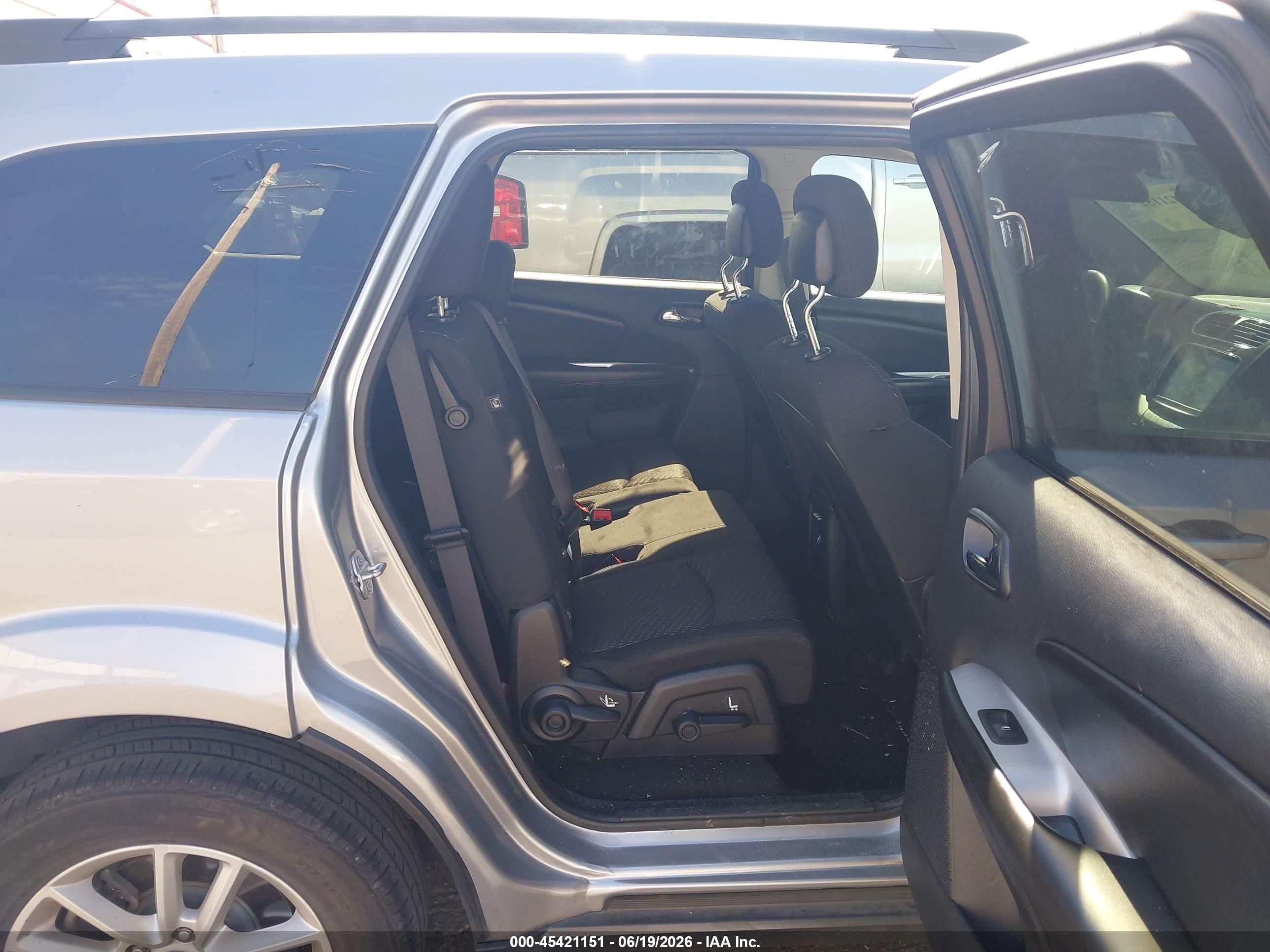 2015 Dodge Journey Sxt Silver vin: 3C4PDCBB9FT632106