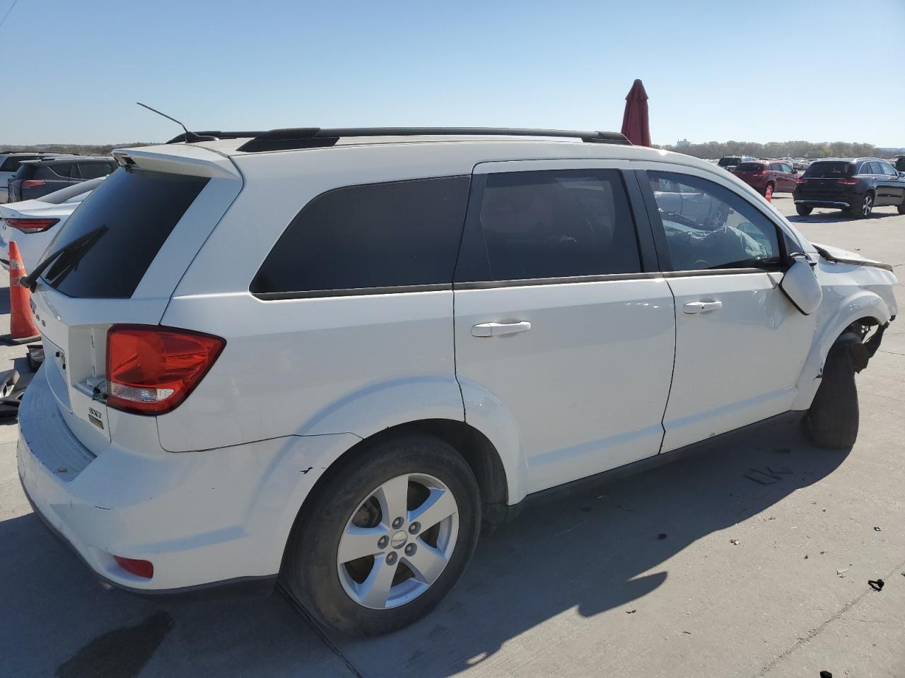 2012 Dodge Journey Sxt White vin: 3C4PDCBG1CT324189