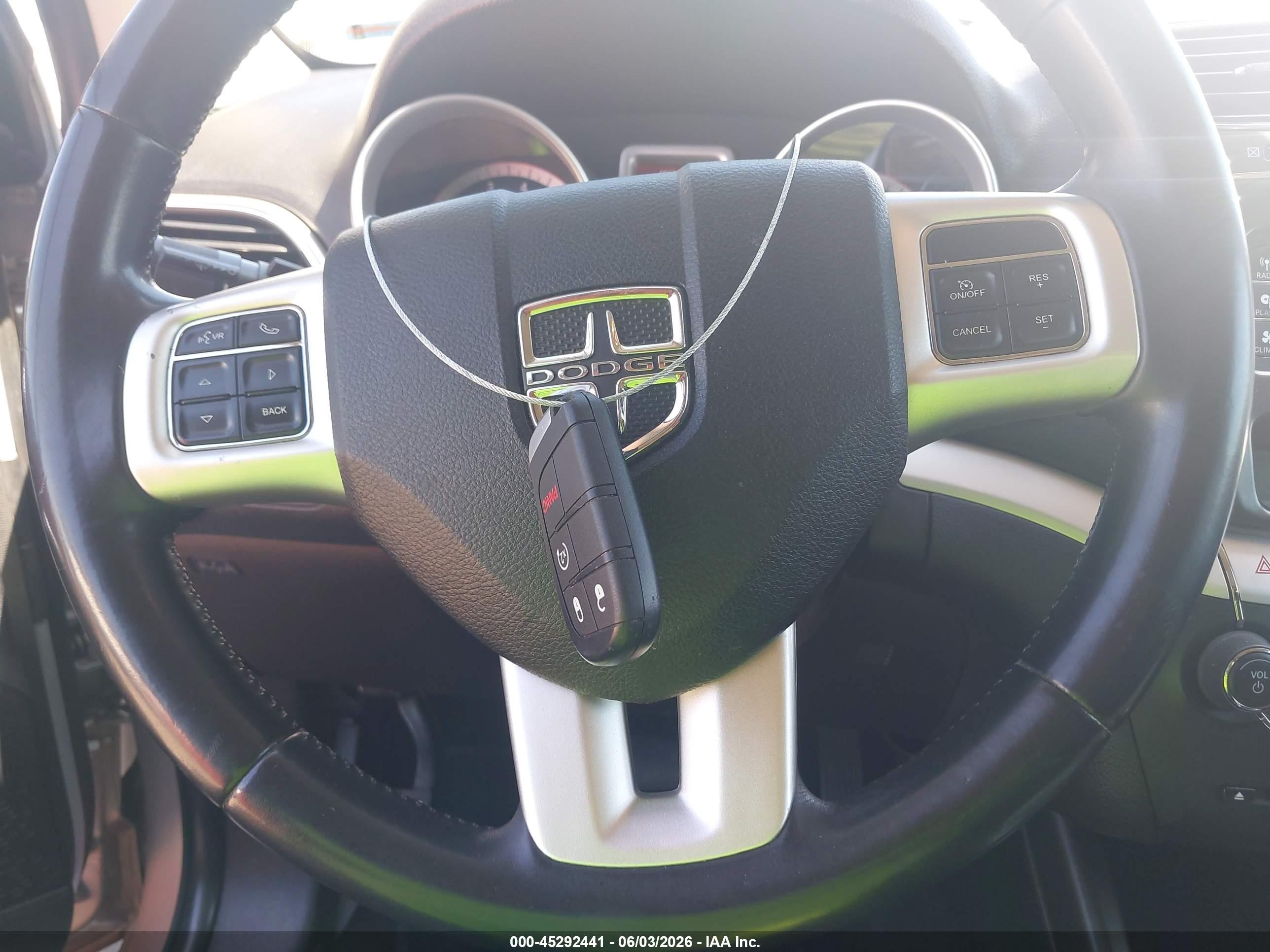 2014 Dodge Journey Sxt Silver vin: 3C4PDCBG7ET227047