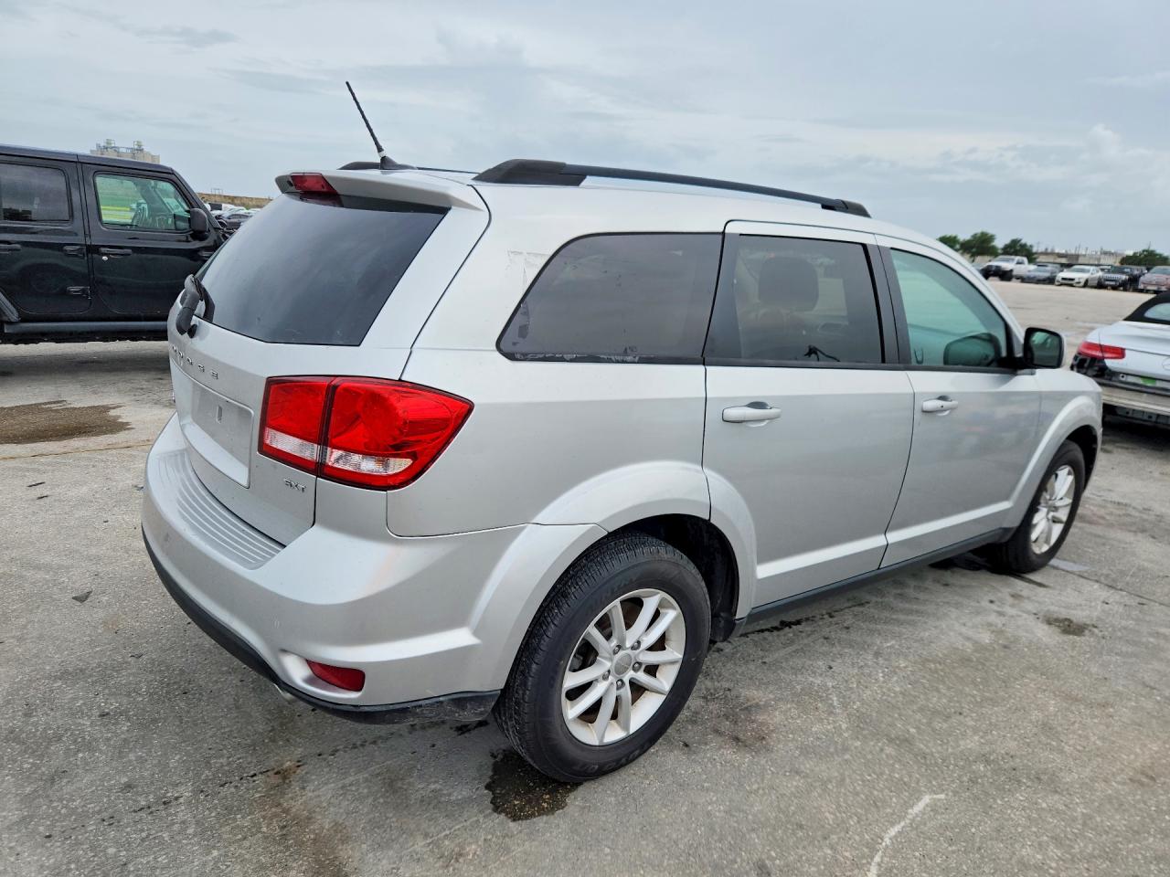 2013 Dodg Journey Silver vin: 3C4PDCBG8DT521586