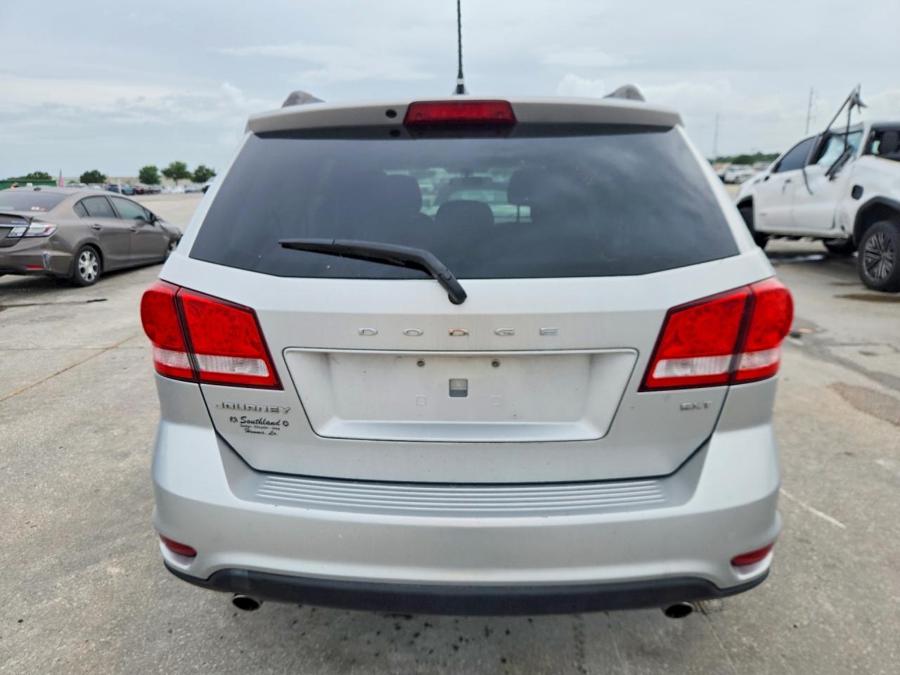 2013 Dodg Journey Silver vin: 3C4PDCBG8DT521586