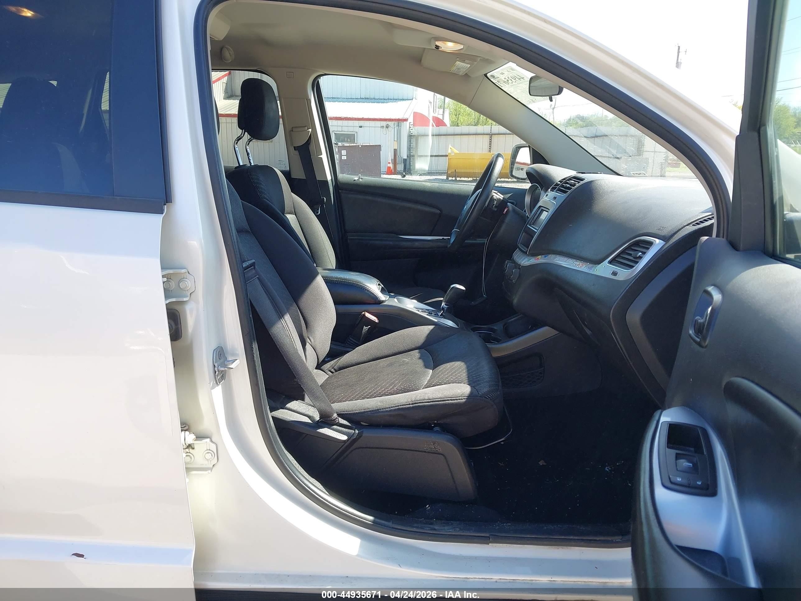 2014 Dodge Journey Sxt White vin: 3C4PDCBG9ET112207