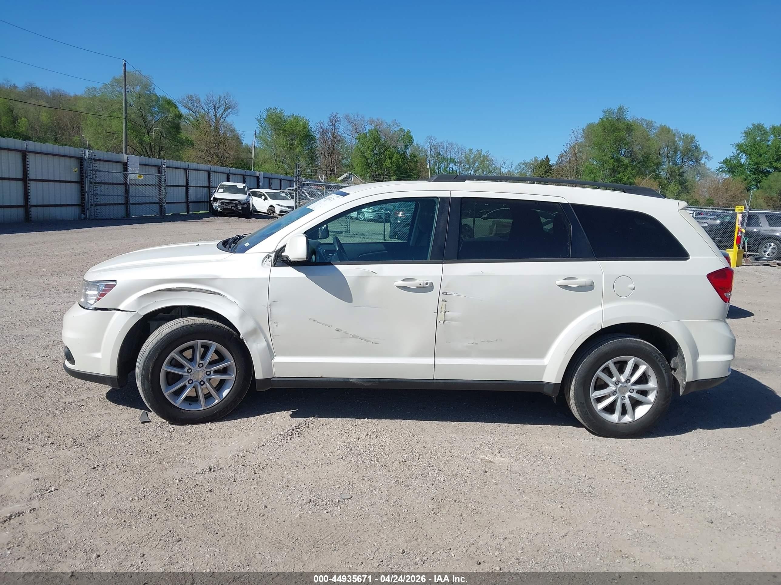 2014 Dodge Journey Sxt White vin: 3C4PDCBG9ET112207