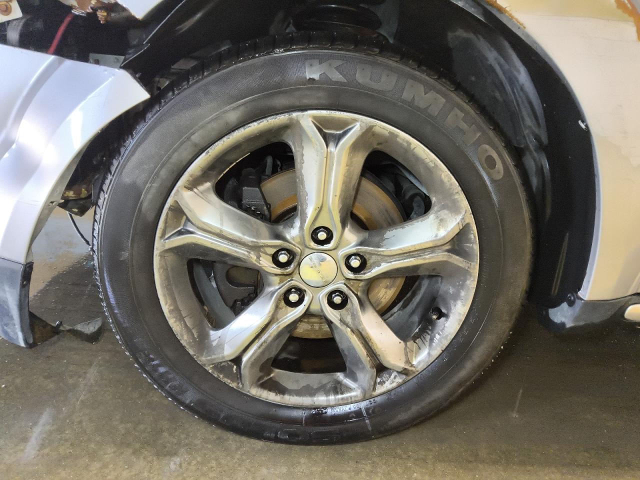 2017 Dodge Journey Crossroad Silver vin: 3C4PDCGB2HT524504 Damage: Left Front Wheel, Curb Rash, 11 To 12 Inches