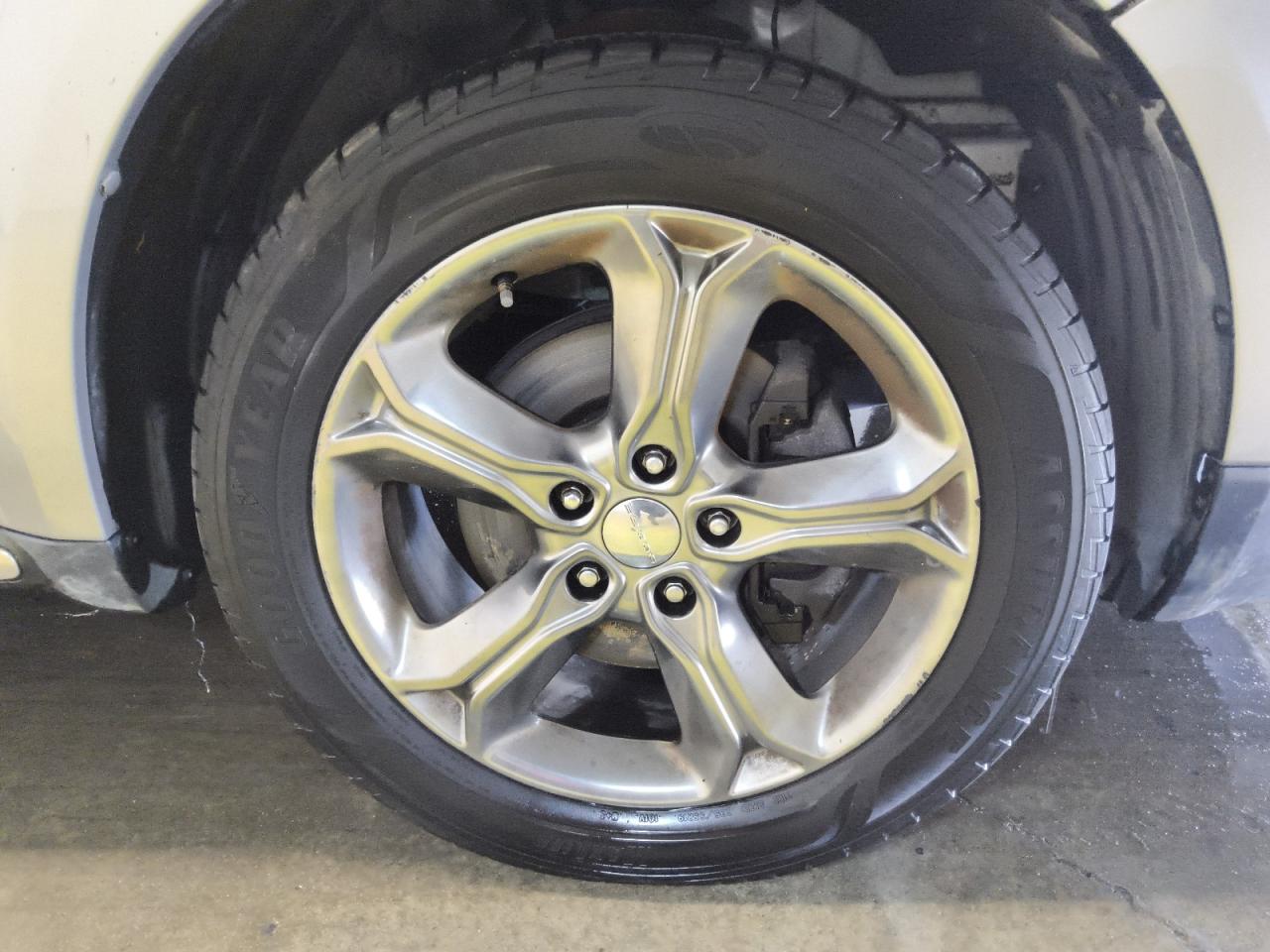 2017 Dodge Journey Crossroad Silver vin: 3C4PDCGB2HT524504 Damage: Right Front Wheel, Curb Rash, 6 To 7 Inches