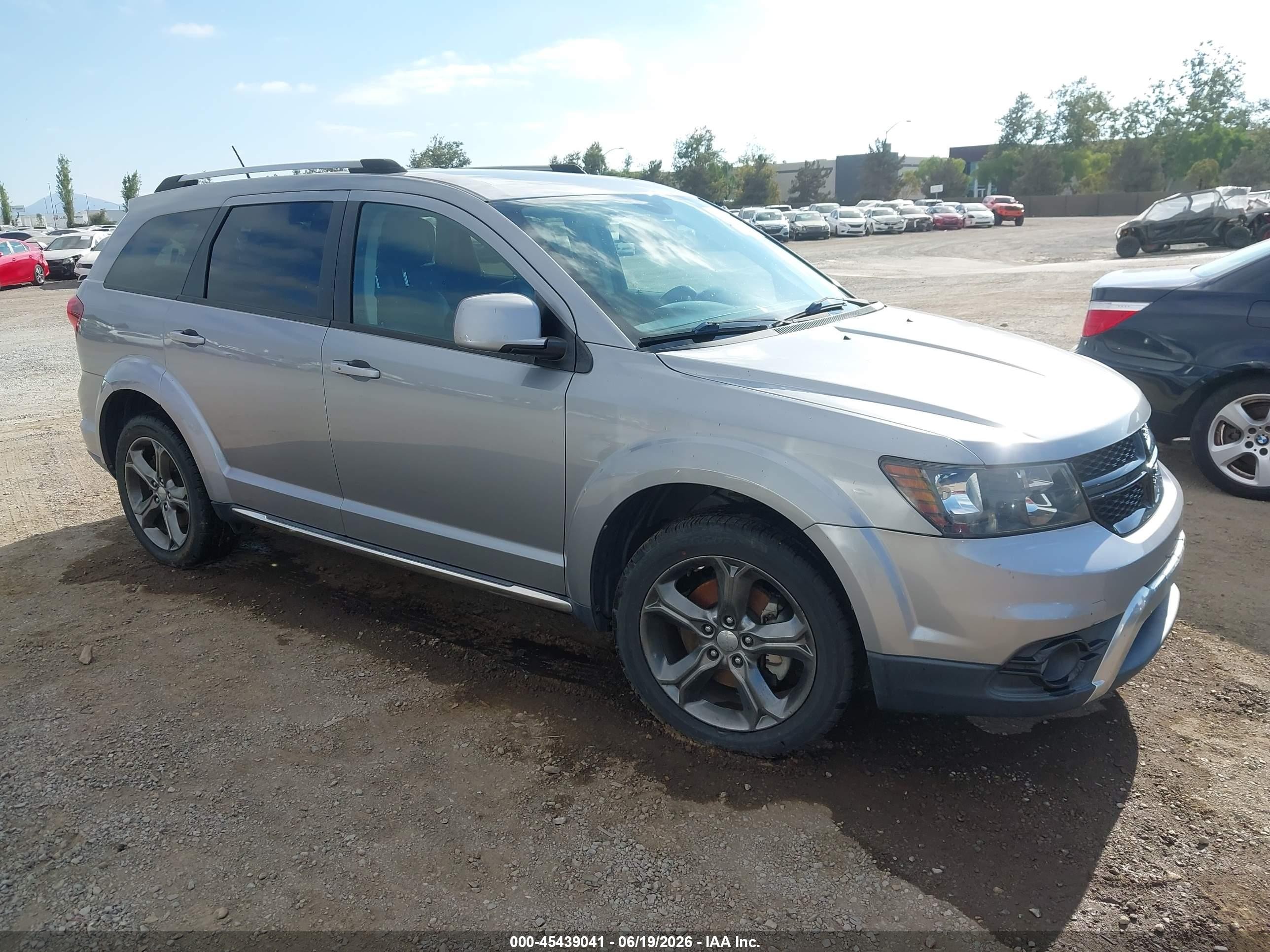 2015 Dodge Journey Crossroad Серебряный vin: 3C4PDCGB5FT752655