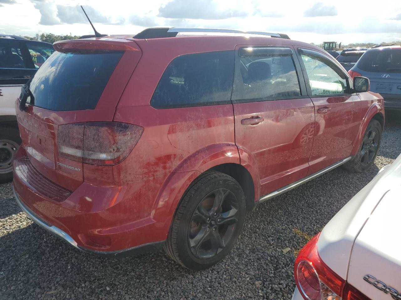 2018 Dodge Journey Crossroad Красный vin: 3C4PDCGBXJT252063