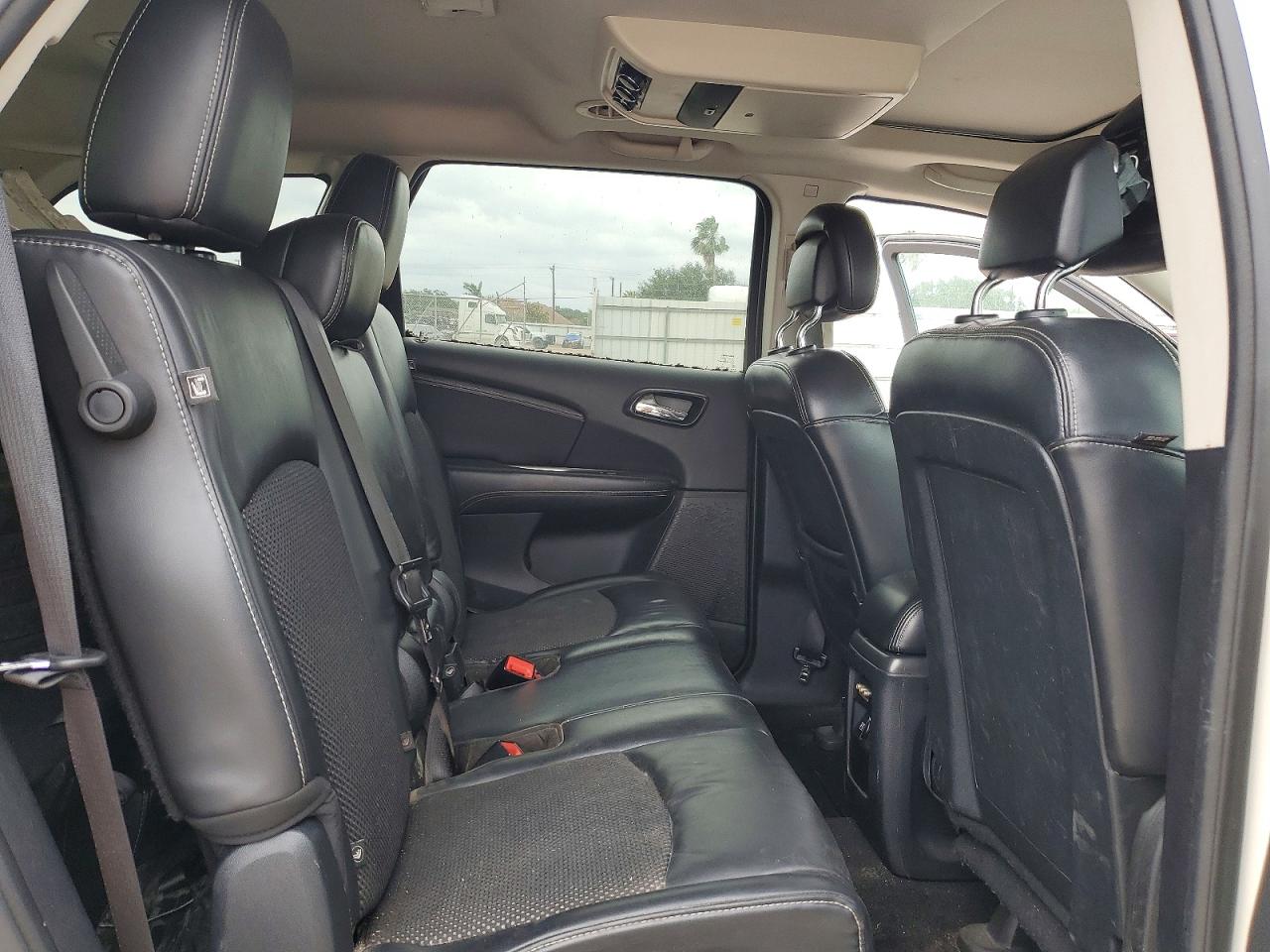 2016 Dodge Journey Crossroad Cream vin: 3C4PDCGG1GT250559