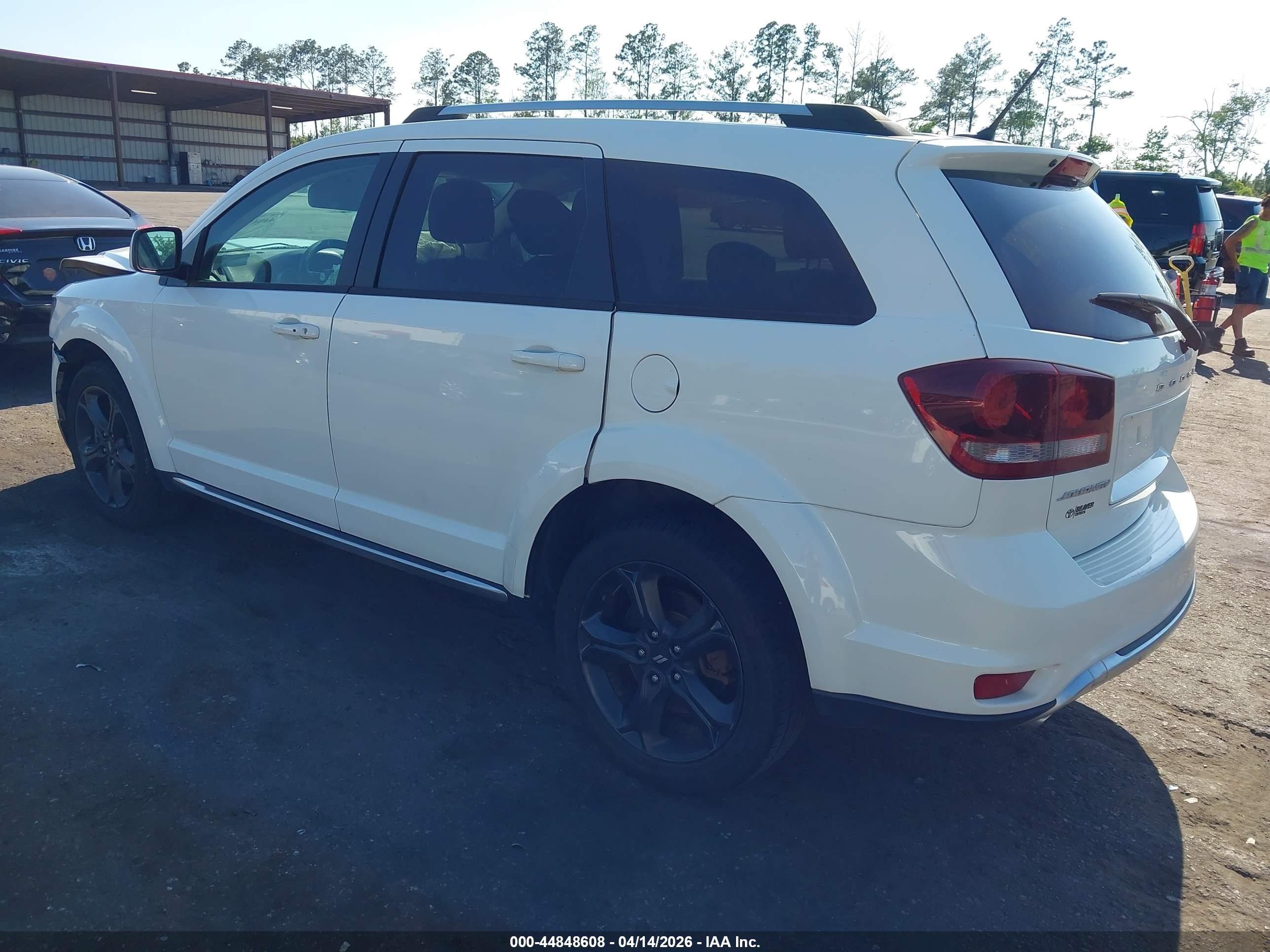 2018 Dodge Journey Crossroad White vin: 3C4PDCGG2JT216329