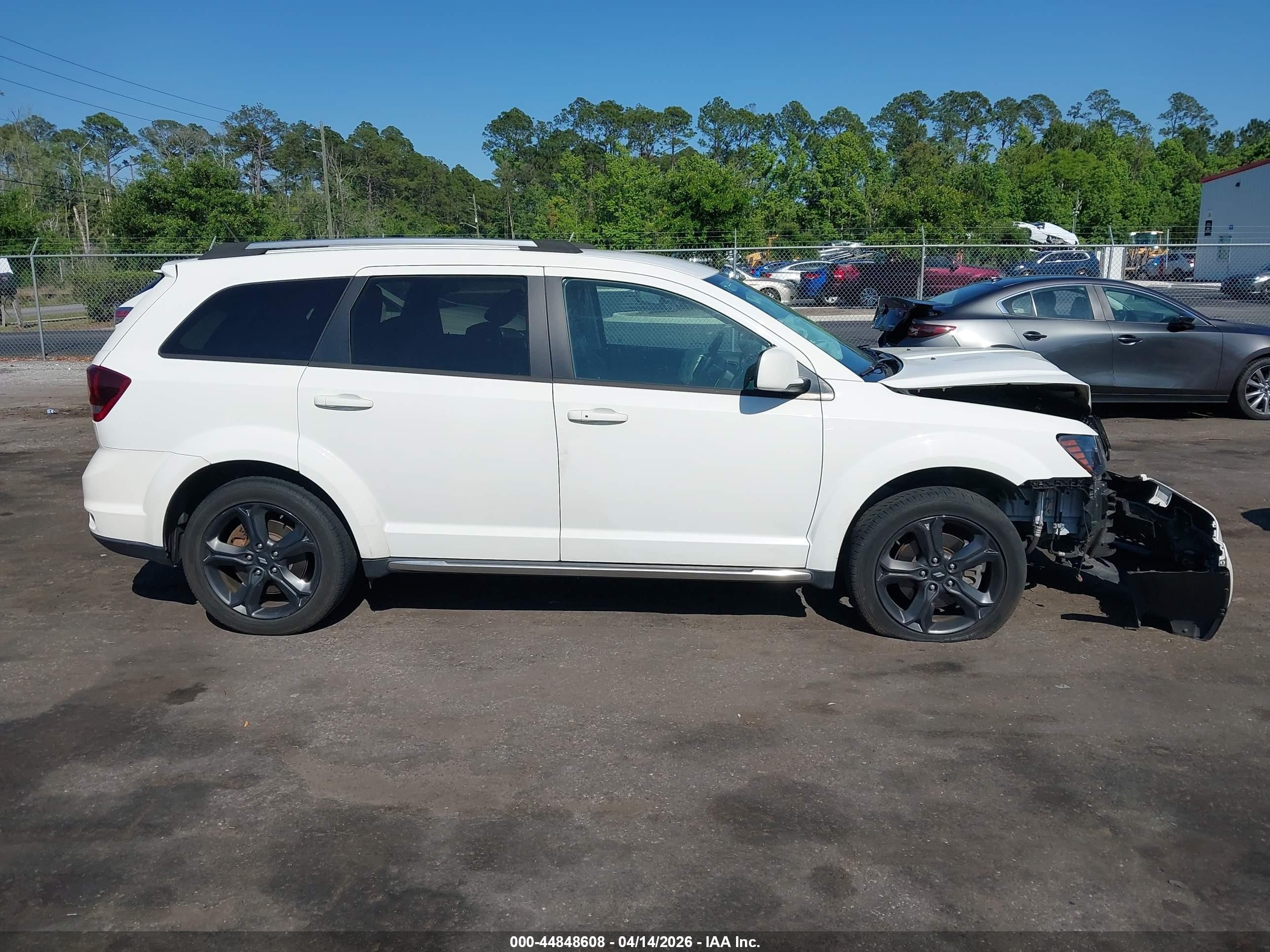 2018 Dodge Journey Crossroad White vin: 3C4PDCGG2JT216329