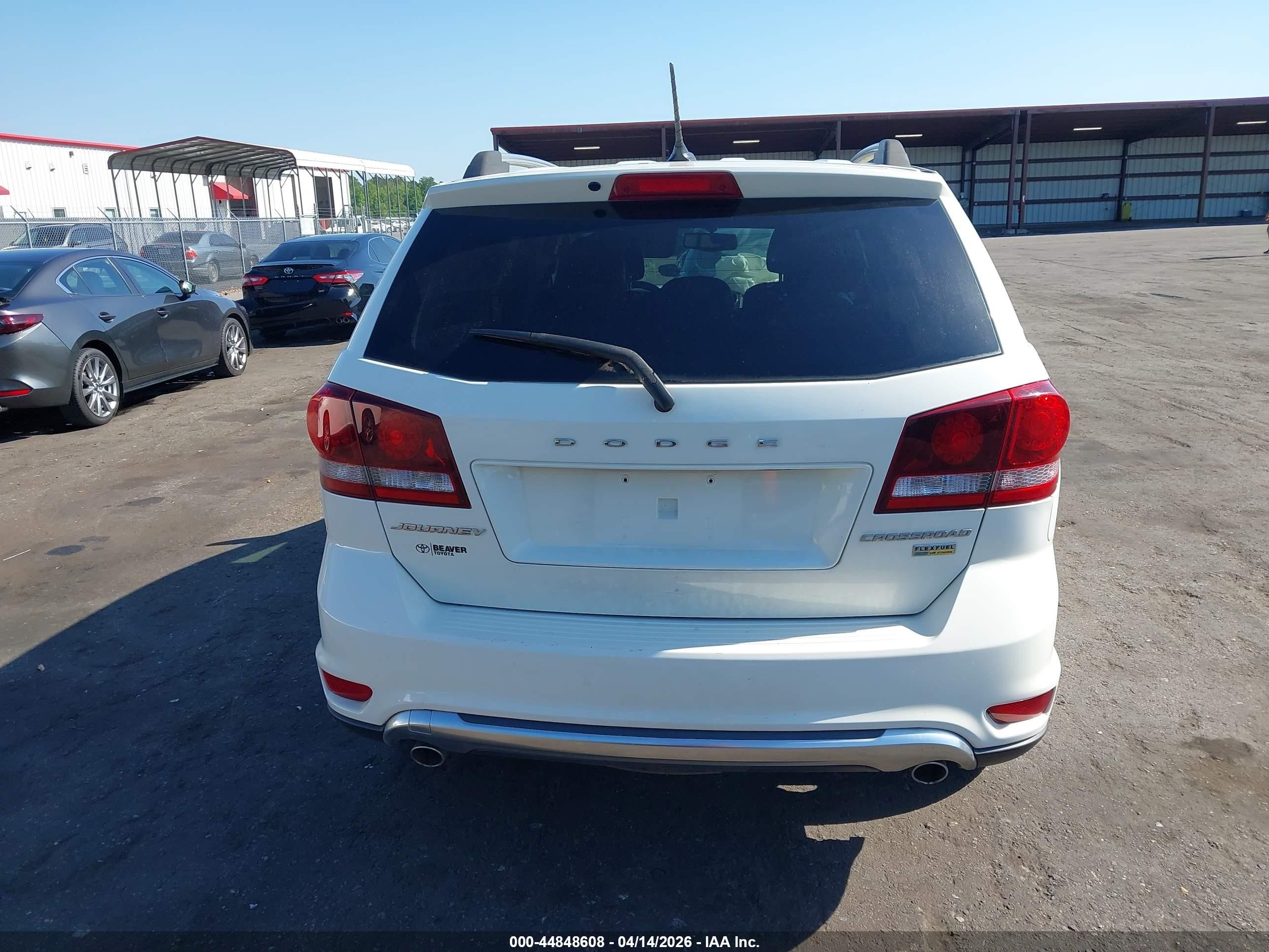 2018 Dodge Journey Crossroad White vin: 3C4PDCGG2JT216329
