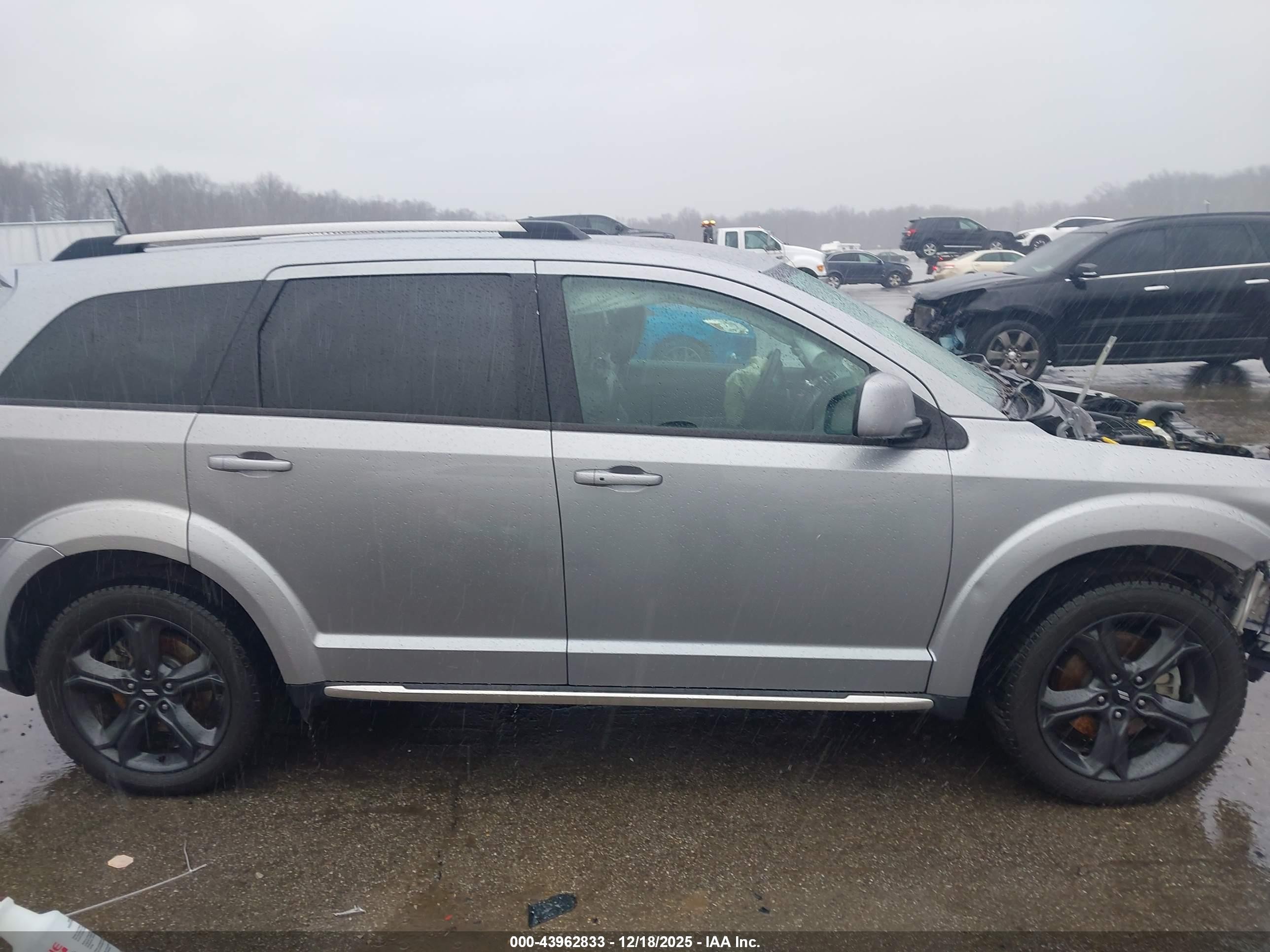 2018 Dodge Journey Crossroad Silver vin: 3C4PDCGG4JT475744