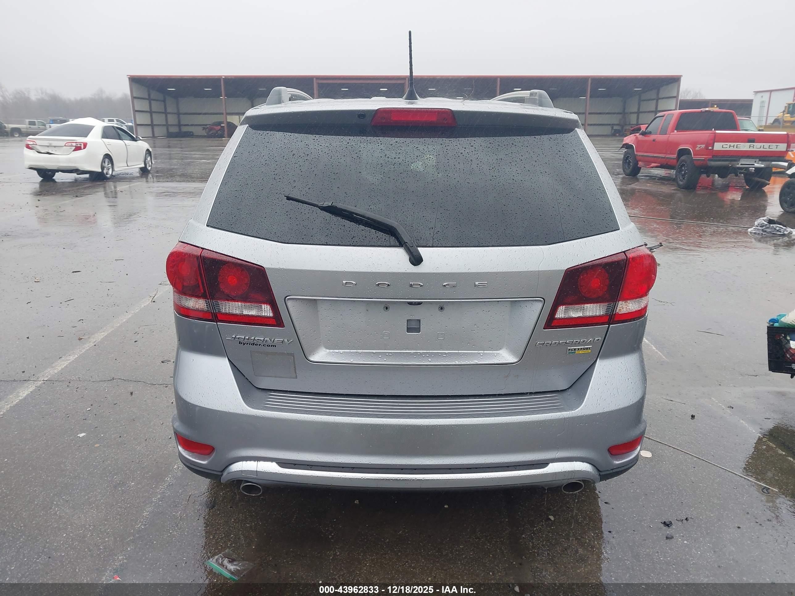 2018 Dodge Journey Crossroad Silver vin: 3C4PDCGG4JT475744