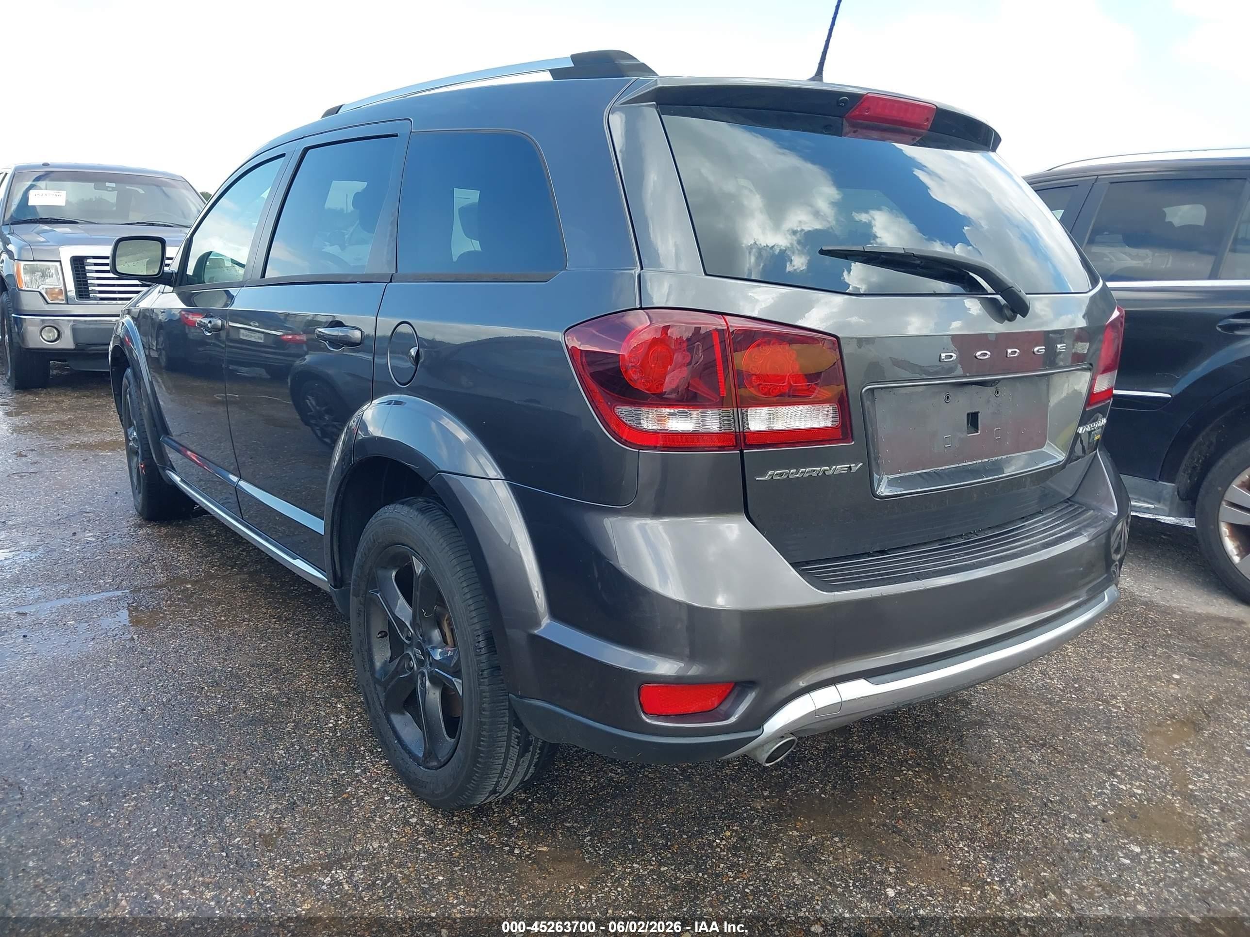 2019 Dodge Journey Crossroad Gray vin: 3C4PDCGG8KT783226