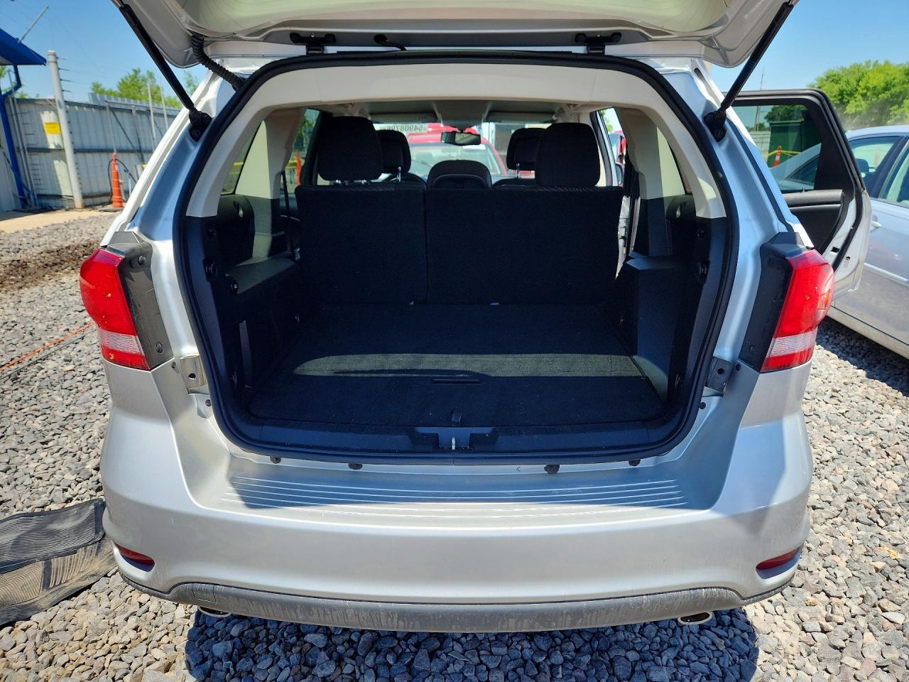 2014 Dodge Journey Sxt Silver vin: 3C4PDDBG0ET206143