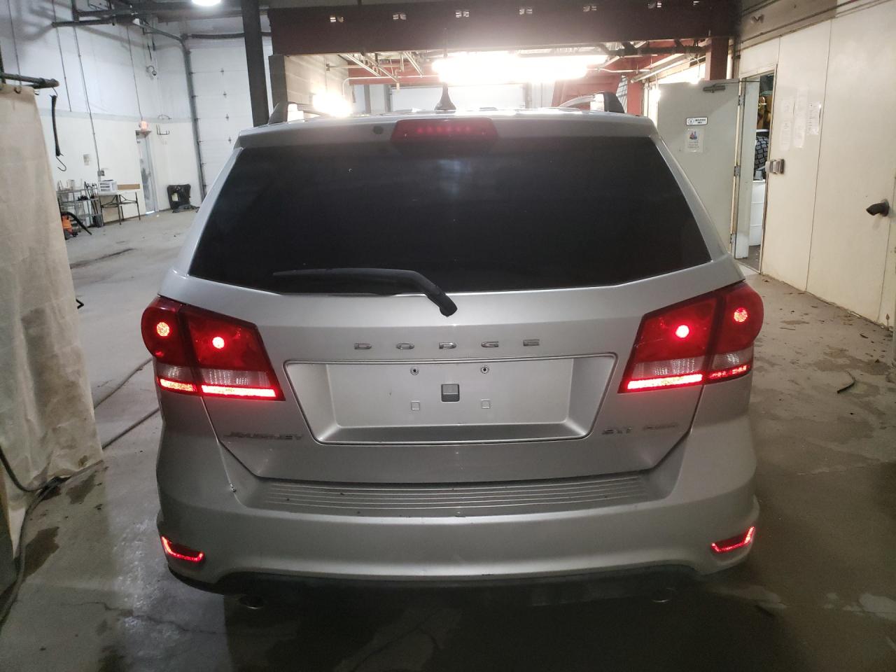 2014 Dodge Journey Sxt Silver vin: 3C4PDDBG9ET230599 Damage: Rear Bumper/Cover, Dent(S) W/ Paint Dmg, 1 To 2 Inches