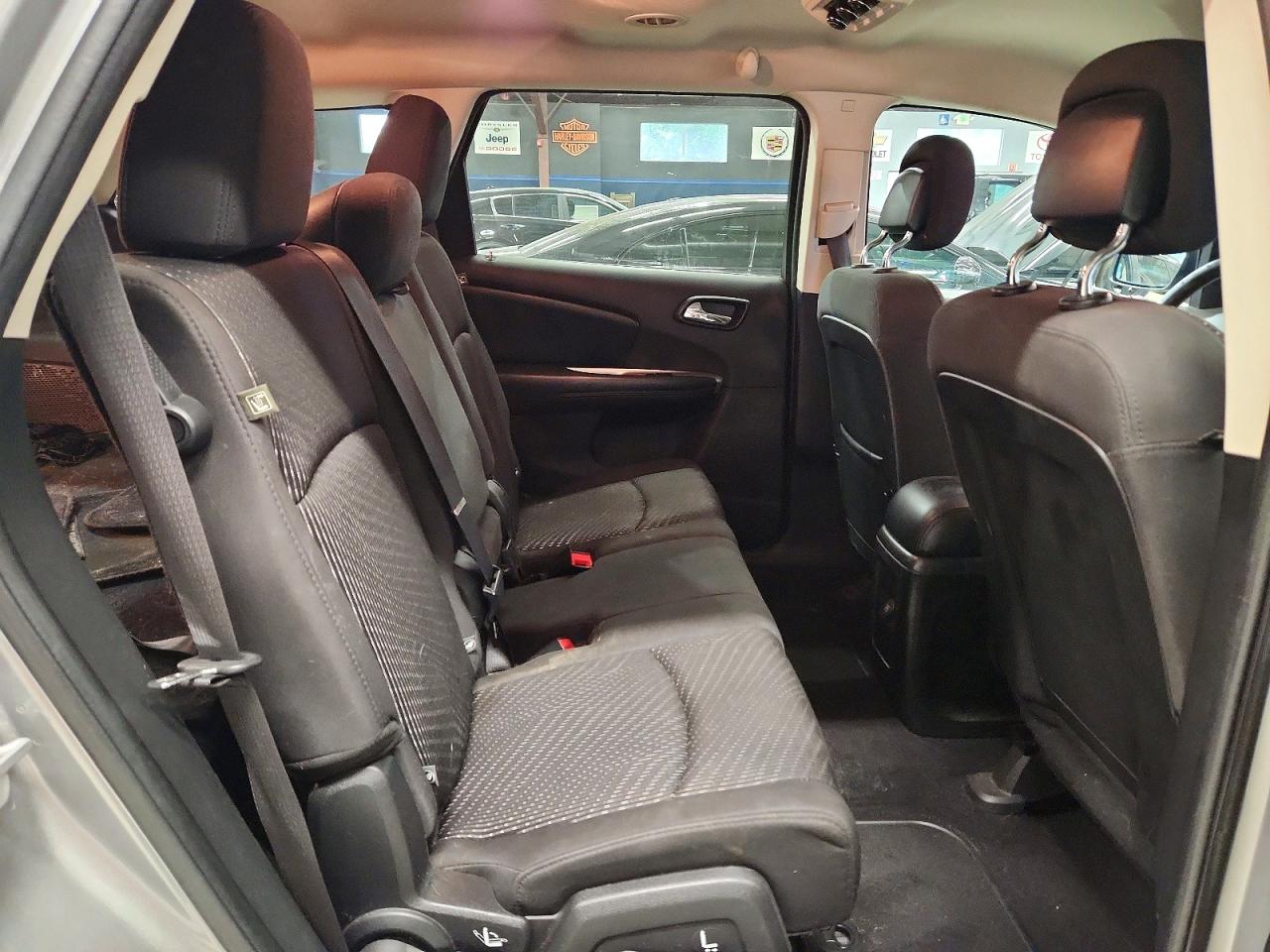 2015 Dodge Journey Sxt Silver vin: 3C4PDDBGXFT618720