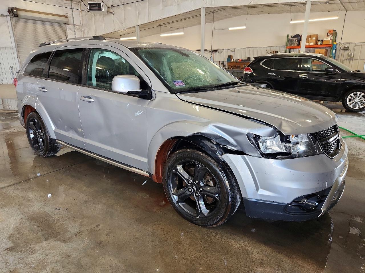 2018 Dodge Journey Crossroad Серебряный vin: 3C4PDDGG5JT516887
