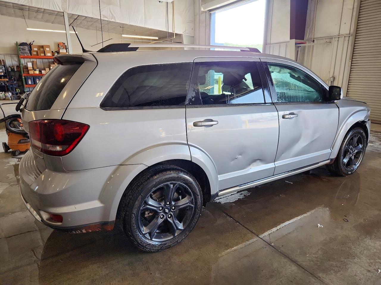 2018 Dodge Journey Crossroad Серебряный vin: 3C4PDDGG5JT516887