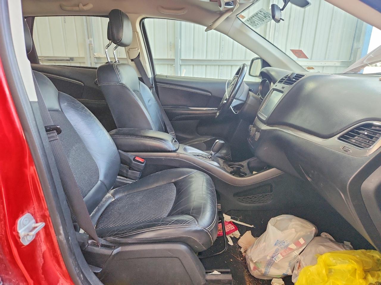 2018 Dodge Journey Crossroad Red vin: 3C4PDDGG6JT386778