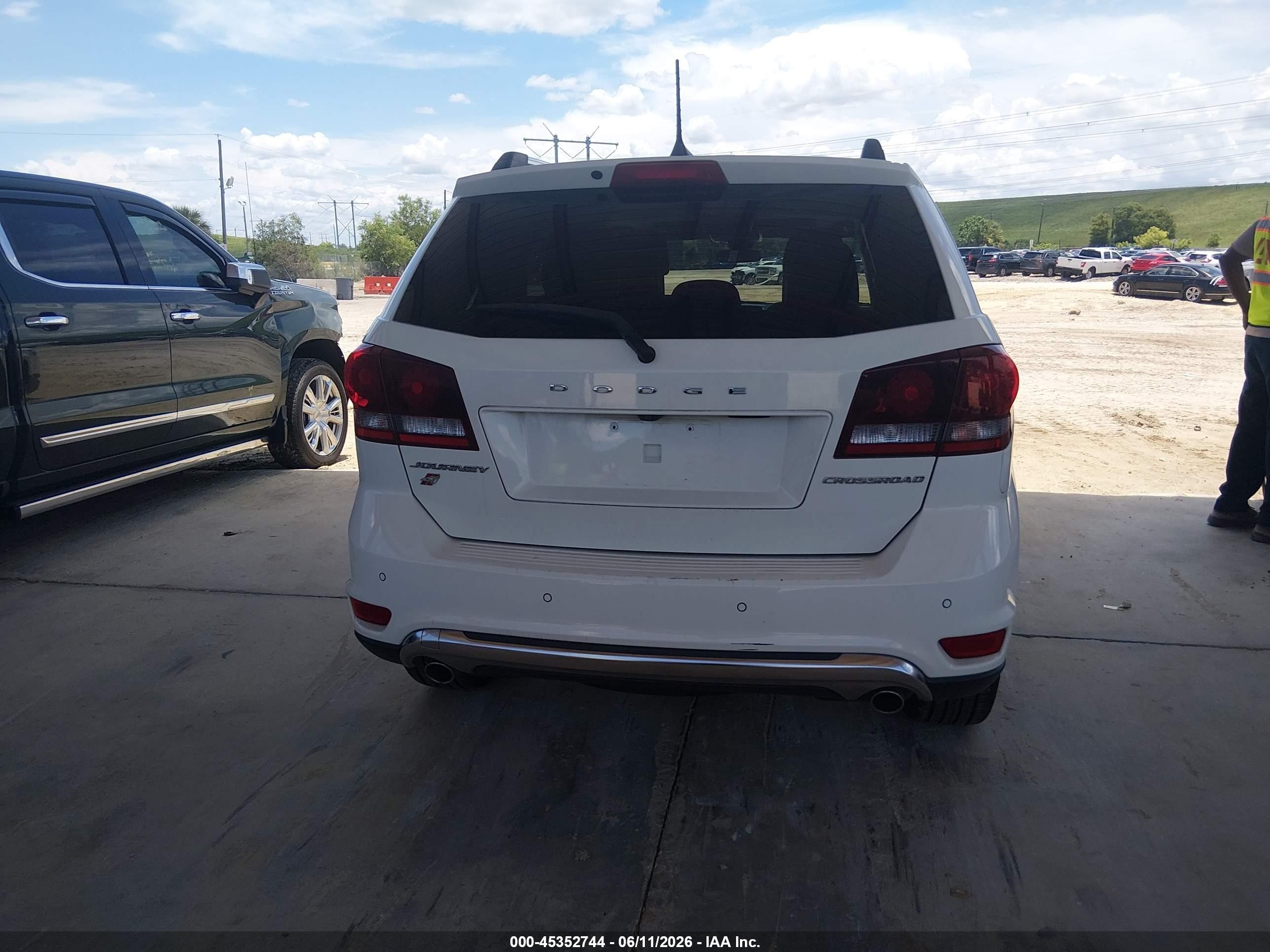 2018 Dodge Journey Crossroad Awd White vin: 3C4PDDGG7JT504353