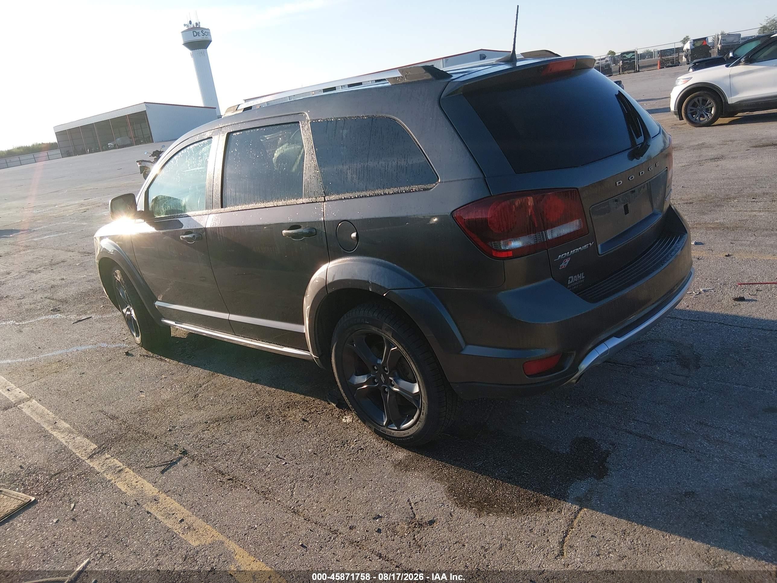 2018 Dodge Journey Crossroad Awd Beige vin: 3C4PDDGG9JT516780